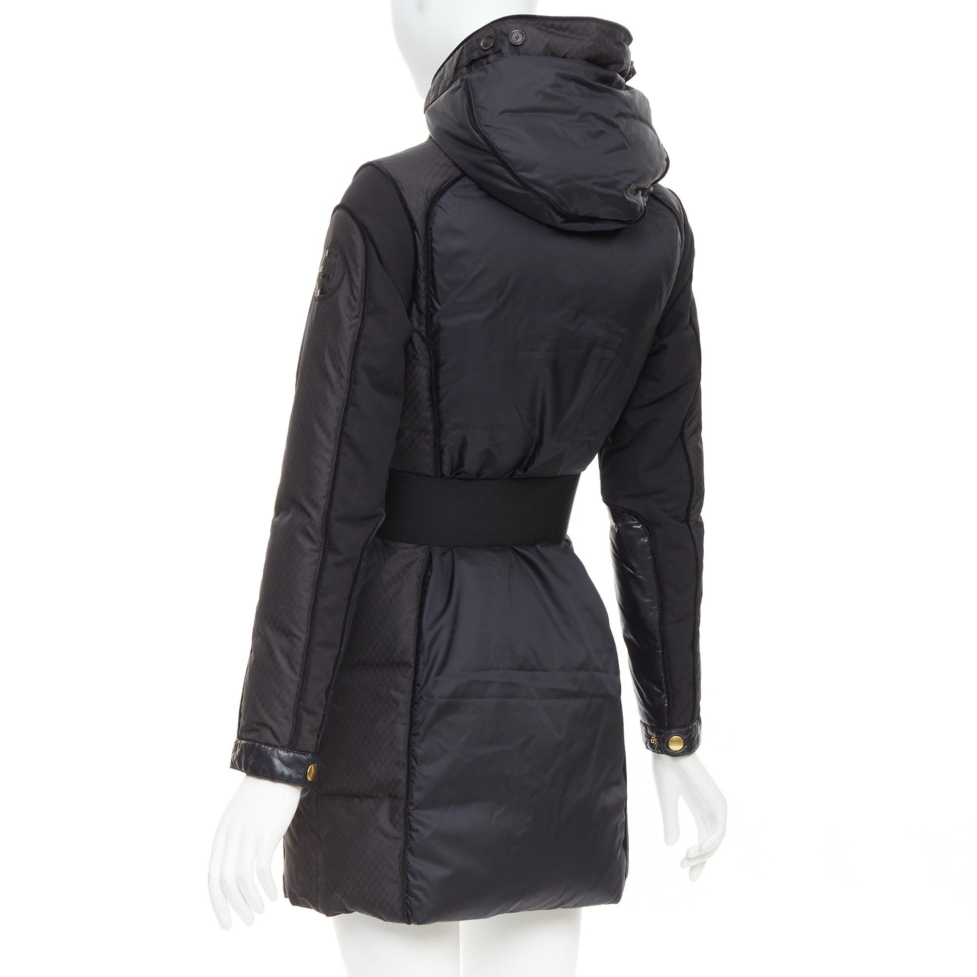 Gucci 2009 nero oro logo GG fibbia cintura cappotto lungo puffer IT38 XS in vendita 2