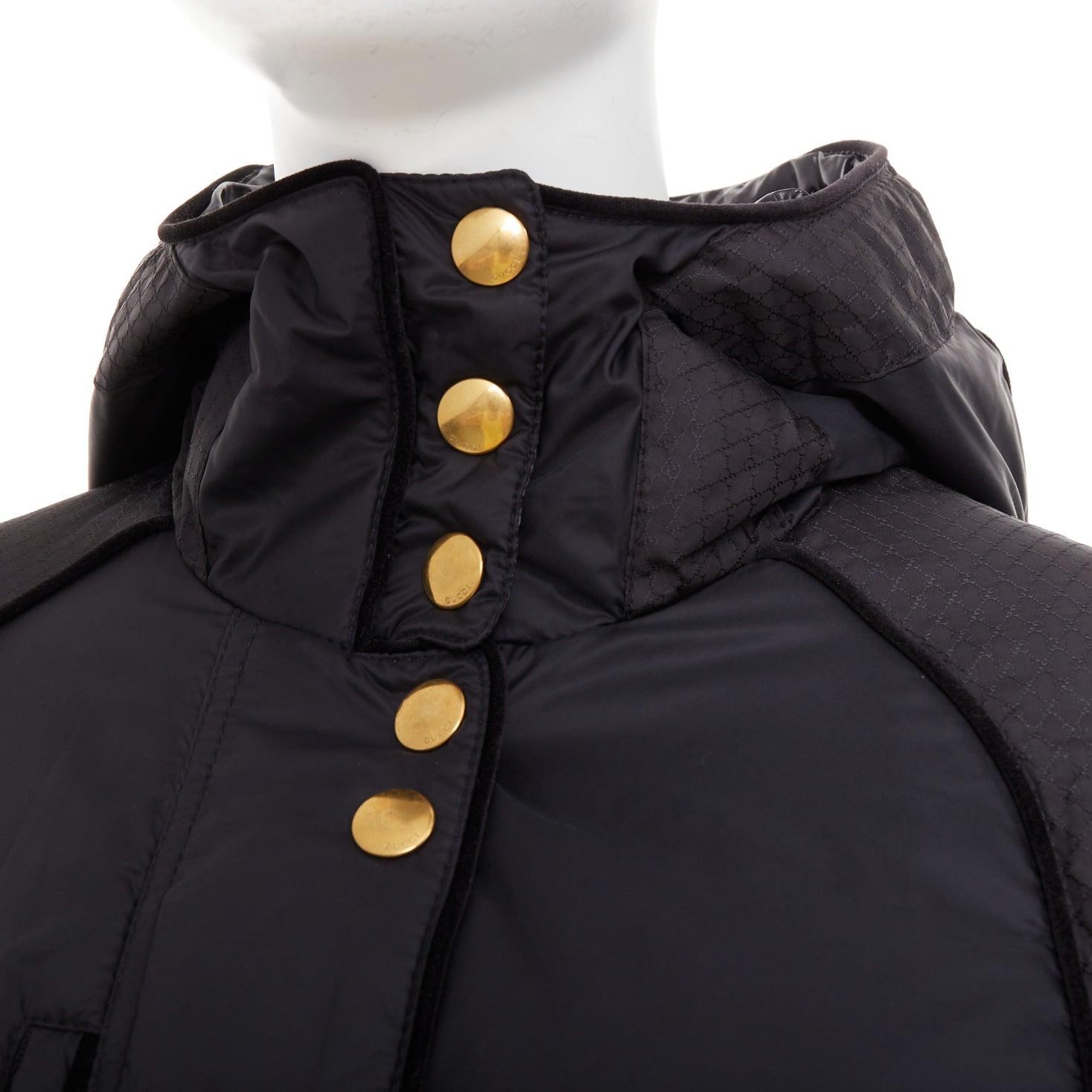 Gucci 2009 nero oro logo GG fibbia cintura cappotto lungo puffer IT38 XS in vendita 3