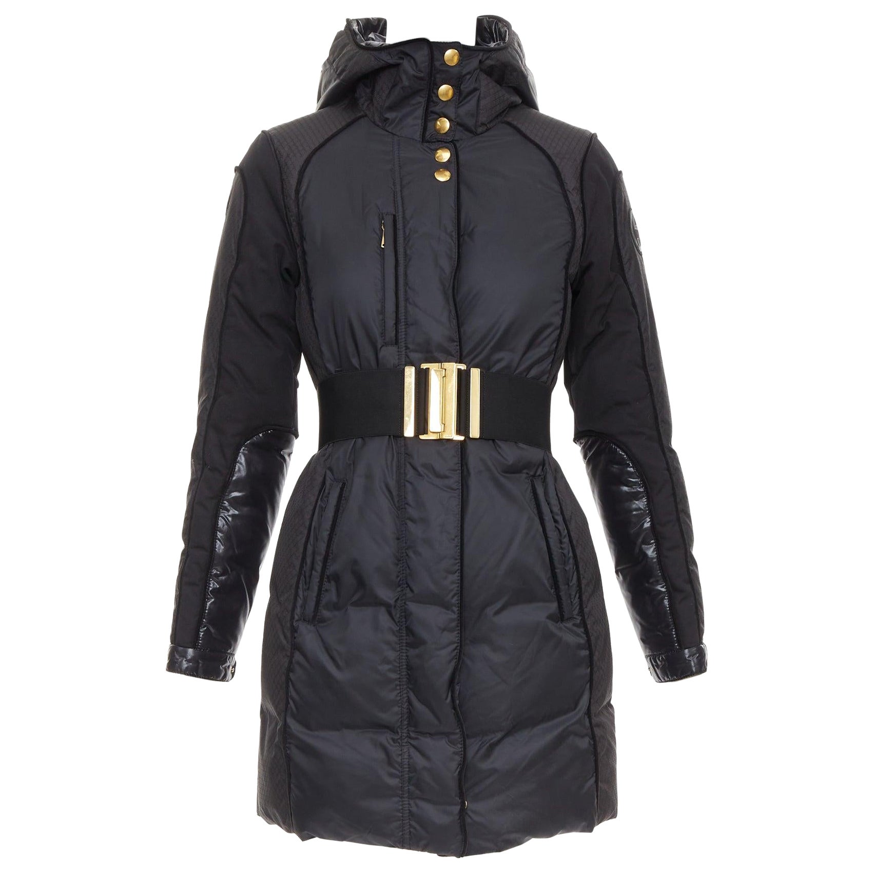 Gucci 2009 nero oro logo GG fibbia cintura cappotto lungo puffer IT38 XS in vendita