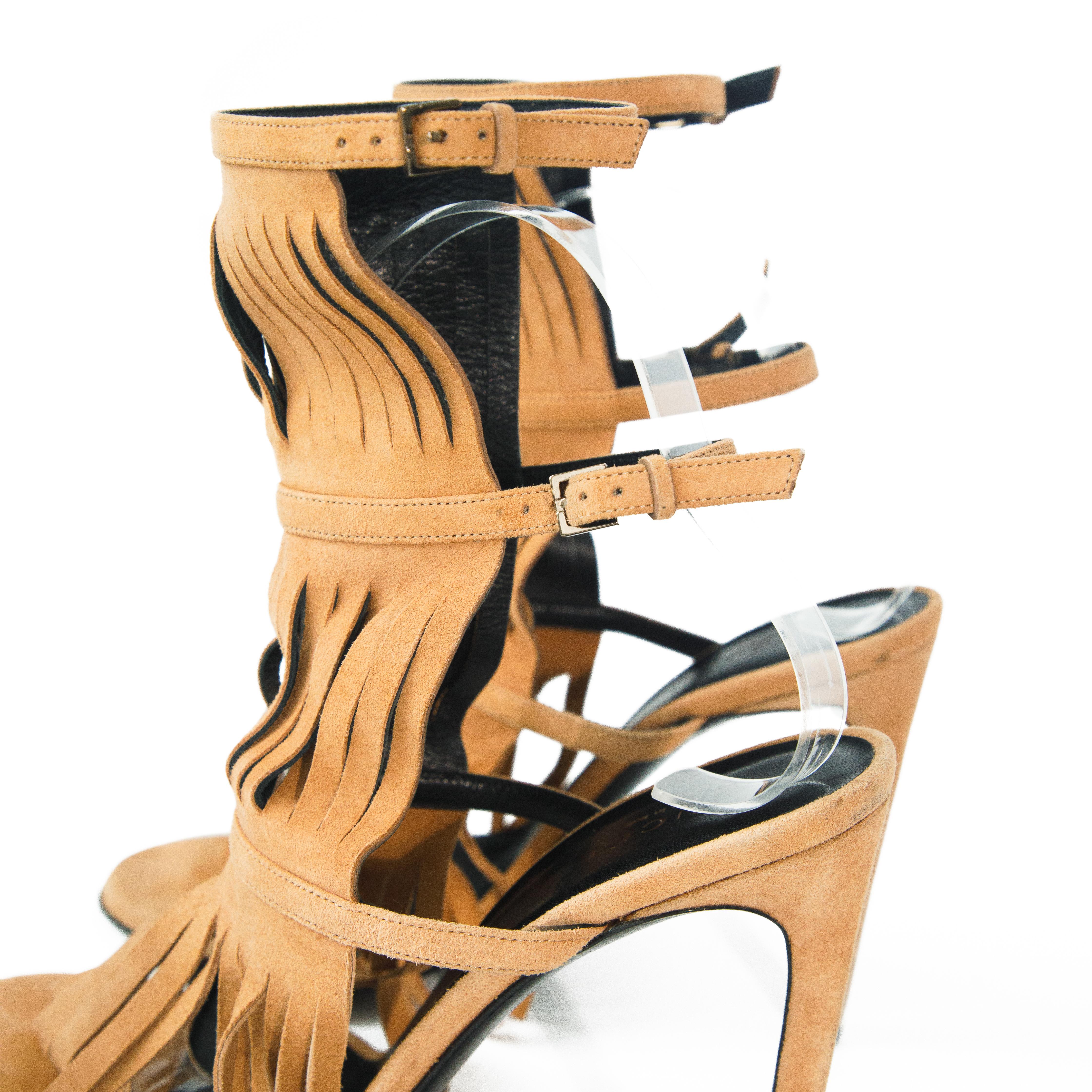 Gucci 2014 Becky Suede Fringe Gladiator Heels size 37 In Good Condition For Sale In London, GB