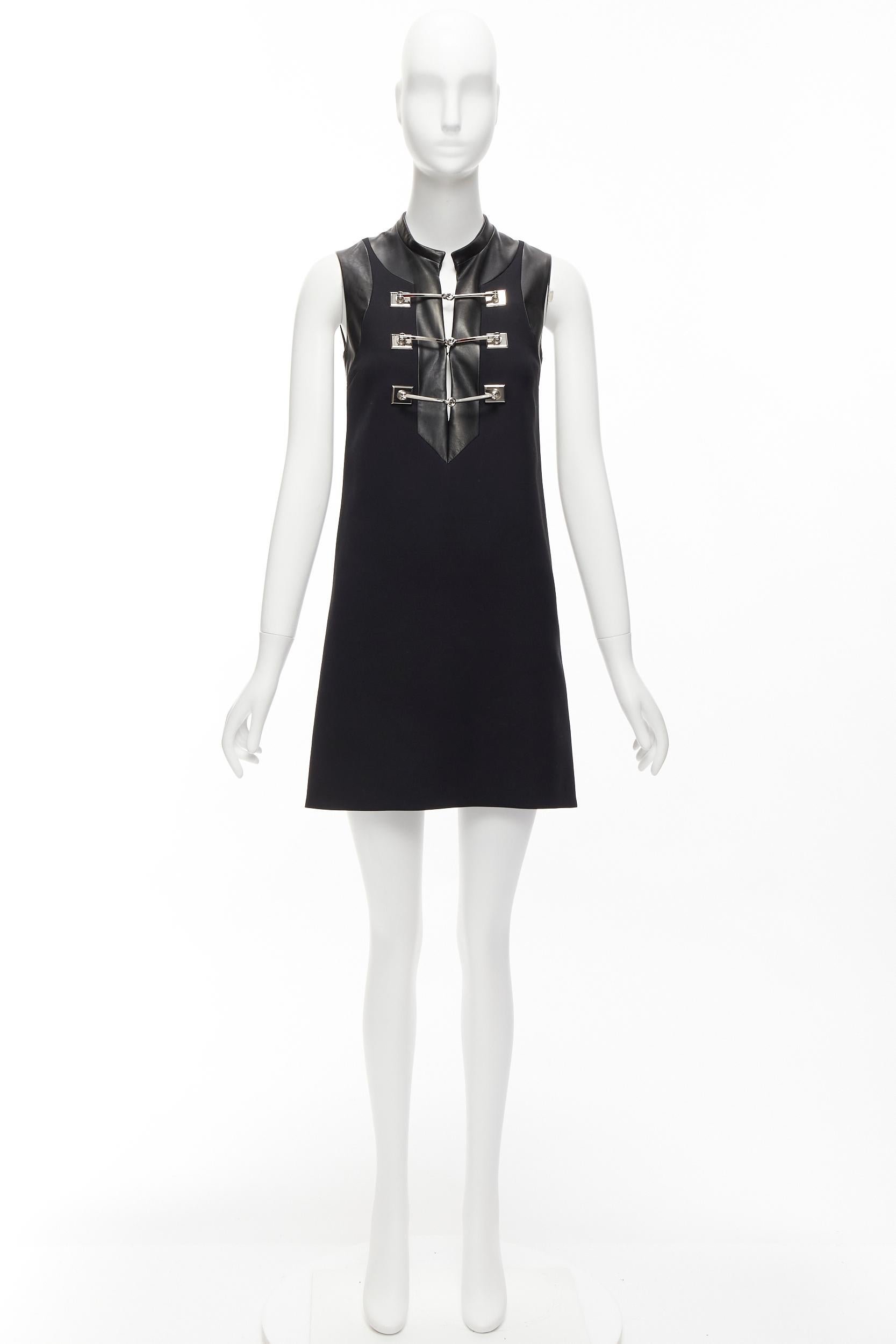 GUCCI 2014 Laufsteg shift Kleid aus schwarzer Wolle und Leder mit silberner Horsebit-Schnalle IT36 XXS im Angebot 5