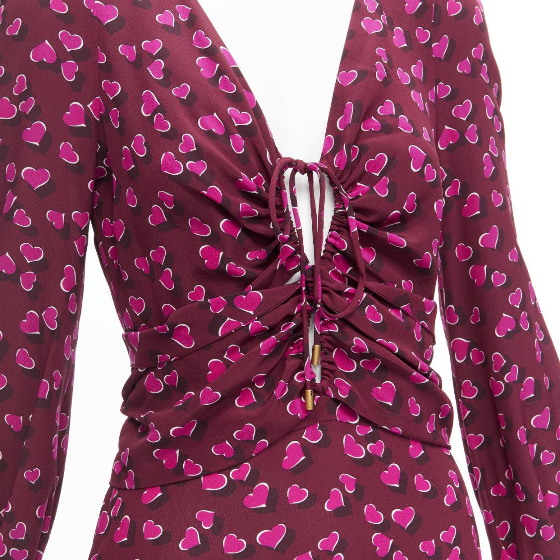 new GUCCI 2014 Runway Heart On My Sleeve 100% silk plunge neck gown dress IT38 XS
Reference: TGAS/D00754
Brand: Gucci
Model: Heart on my Sleeve
Collection: 2014 Resort - Runway
Material: Silk
Color: Burgundy, Pink
Pattern: Abstract
Closure: