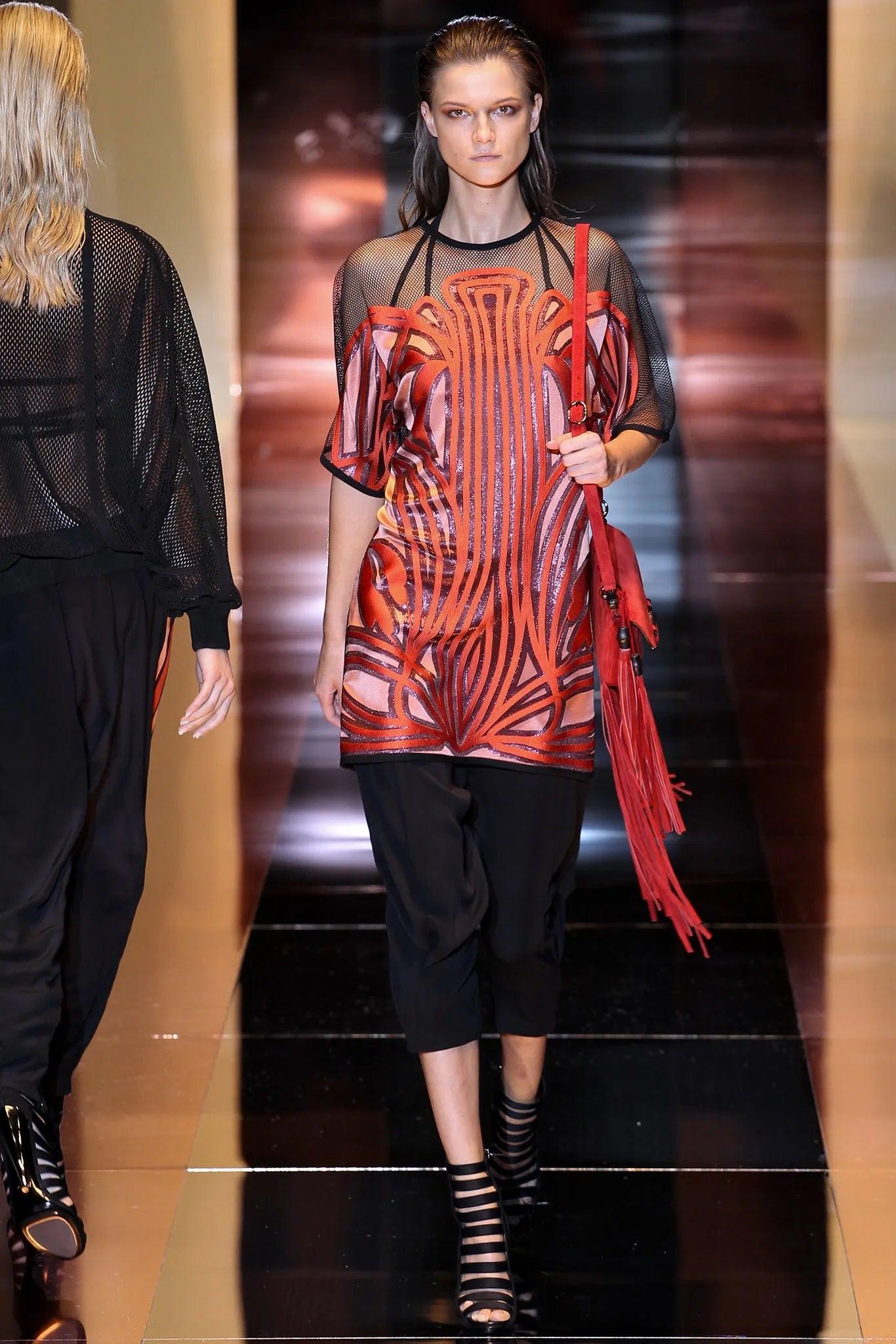 GUCCI 'Spring-Summer 2014' short sleeves shirt dress comes in silk and polyester blend mash fabrics featuring a silk applique at front. Made in Italy.New with Tags. 

Marked:   40 

Measurements: 
 
Shoulder: 16 inches Bust: 40 inches Waist: 40