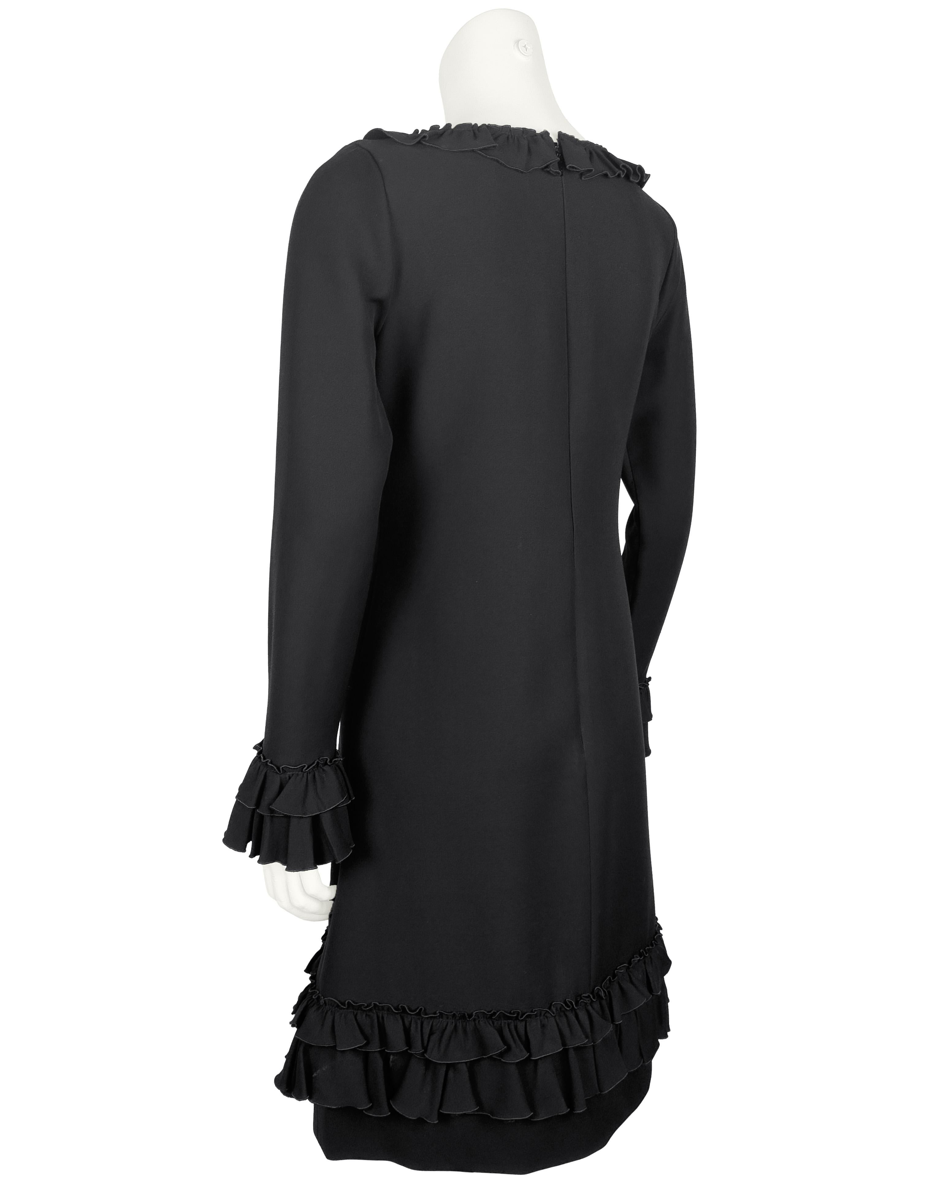 Nero Gucci 2016 - Vestito nero a maniche lunghe con perline e ruches in vendita