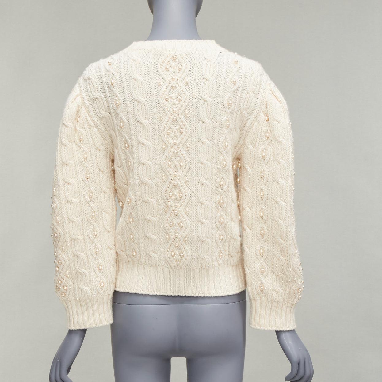 GUCCI 2016 Cremefarbener Pullover aus Wolle und Kaschmir mit Perlenhalskette und Kabel S im Angebot 1