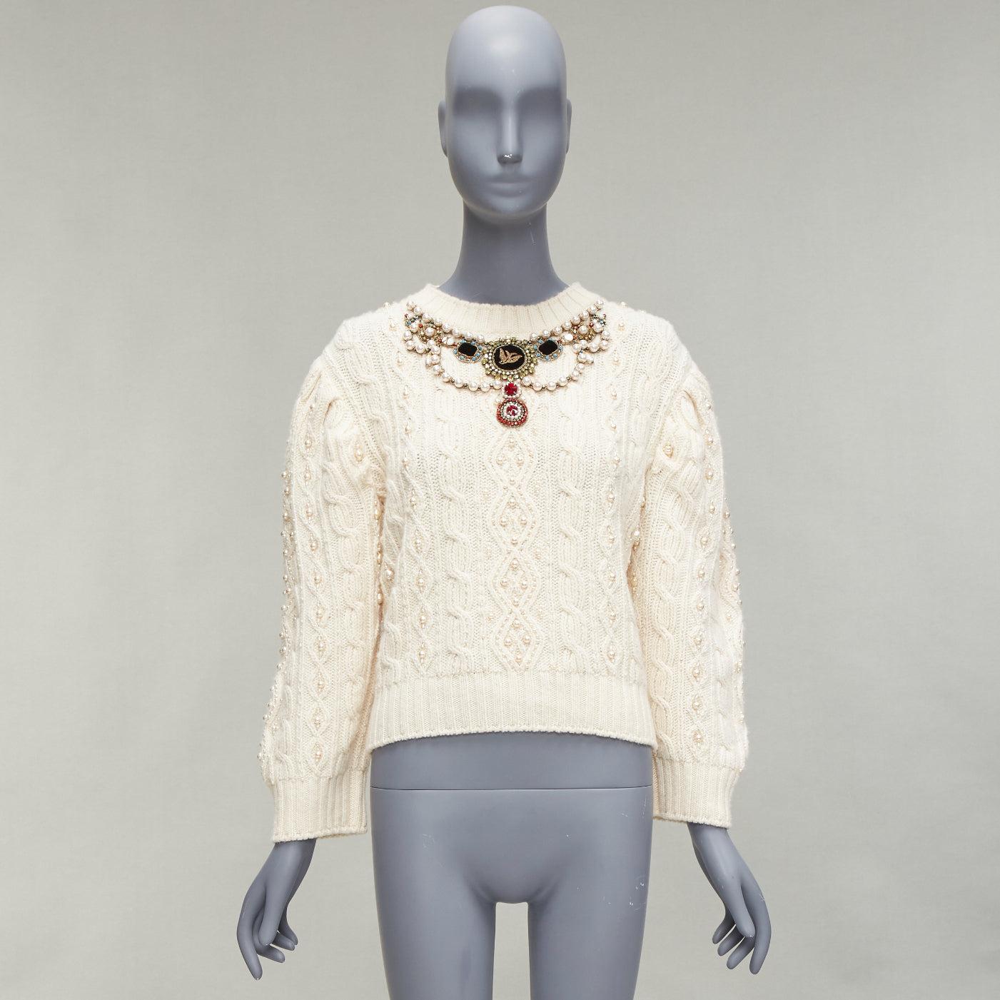 GUCCI 2016 cream wool cashmere faux pearl necklace embellished cable sweater S For Sale 5