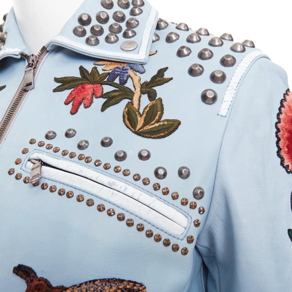 Gucci 2016 Giacca con ricamo floreale ape blu chiaro con borchie IT38 XS in vendita 3