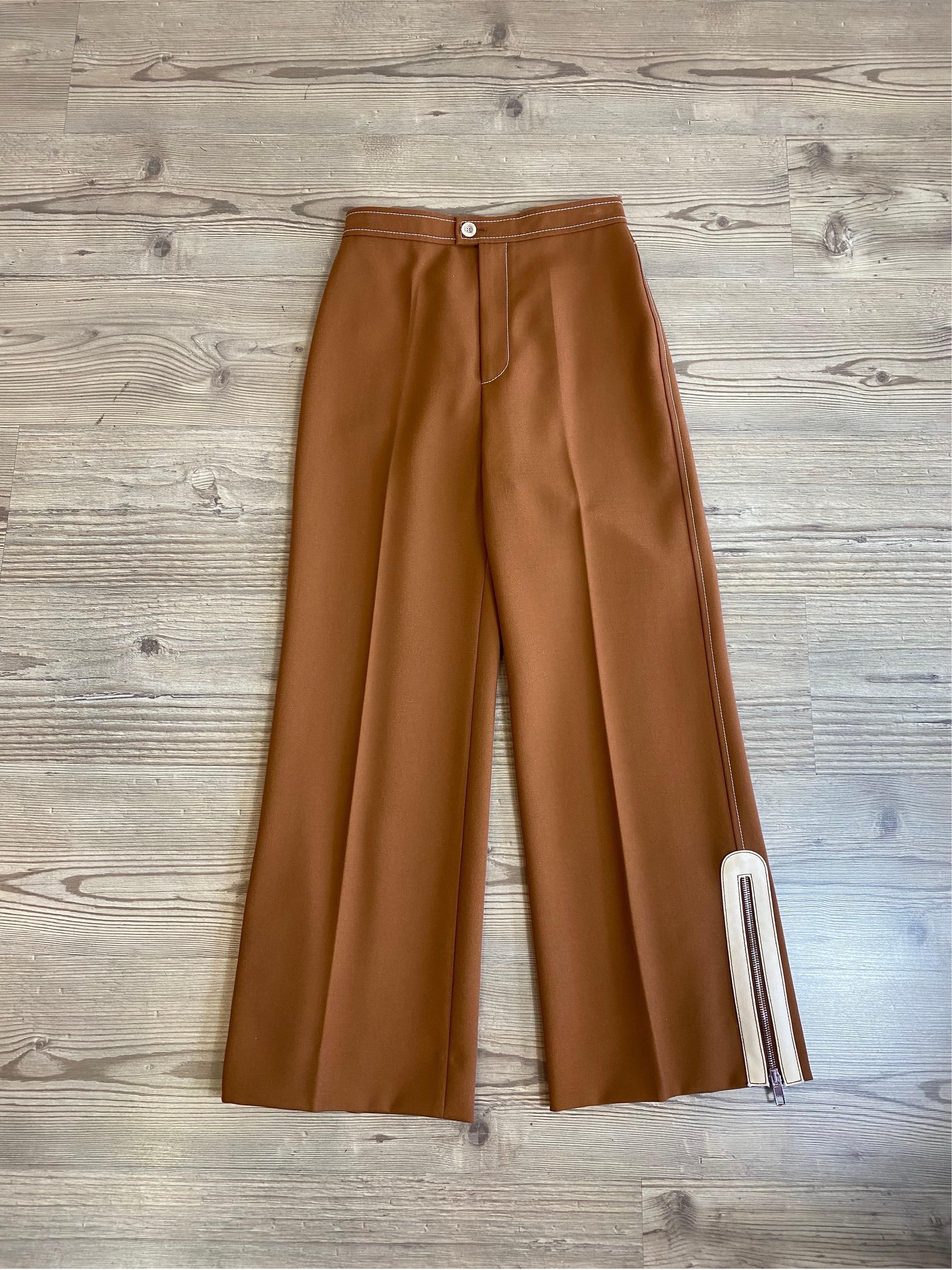 Gucci trousers.
2016 collection.
Made of wool. Lined in viscose and polyester.
Italian size 38.
Waist 35cm
Length 98 cm
Excellent general condition, with minimal signs of normal use.