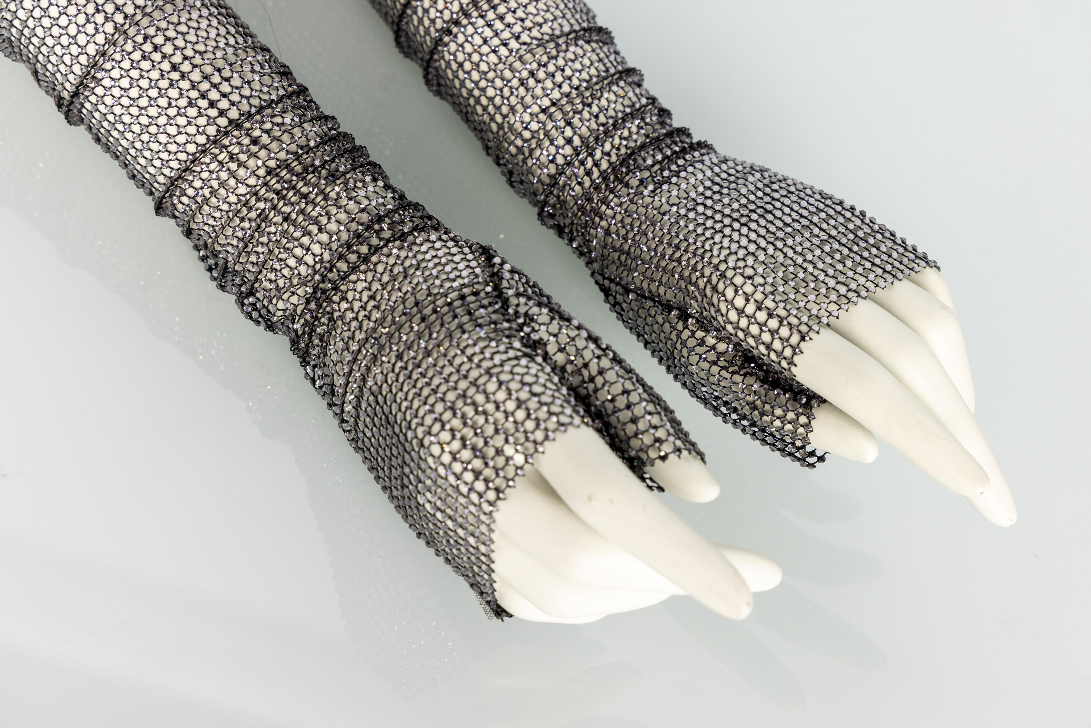 Gucci 2017 Runway Crystal Mesh Elbow Length Fingerless Gloves New (gants sans doigts) en vente 2