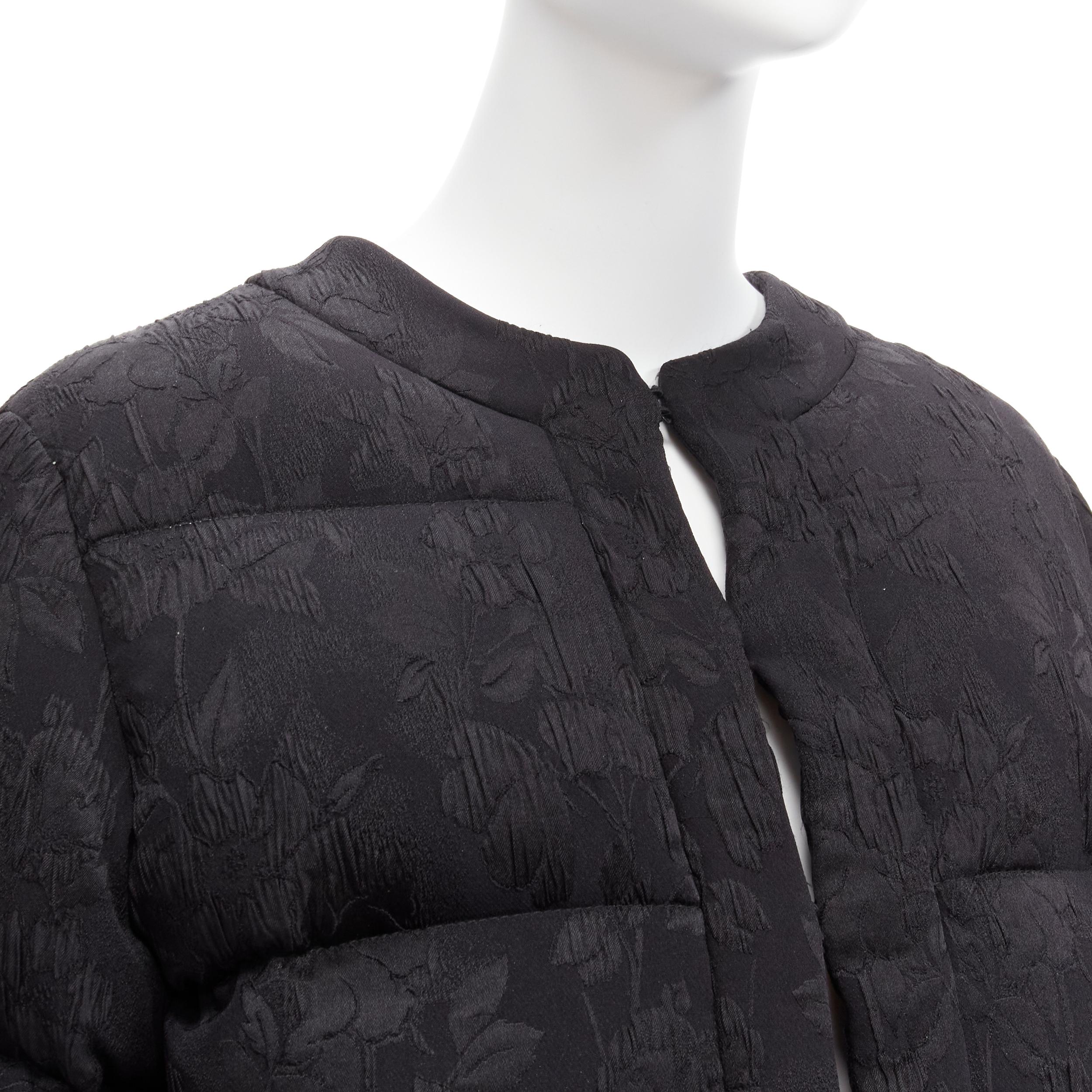 GUCCI 2018 black floral silk jacquard goose down padded puffer jacket IT38 XS
Reference: LNKO/A02109
Brand: Gucci
Designer: Alessandro Michele
Collection: 2018
Material: Silk, Blend, Goose Down
Color: Black, Multicolour
Pattern: Floral
Closure: Hook