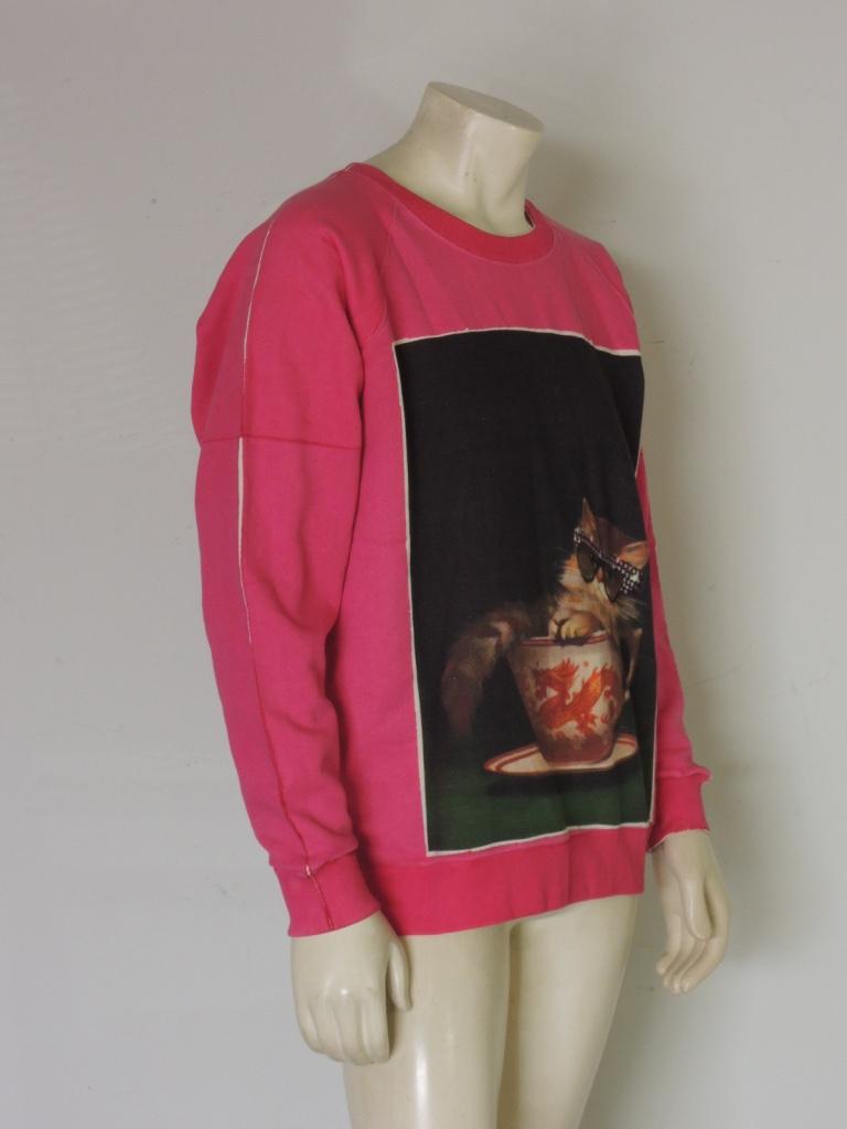 Gucci 2018 Ignasi Monreal Print Pink Cat Teacup Sweatshirt For Sale 3