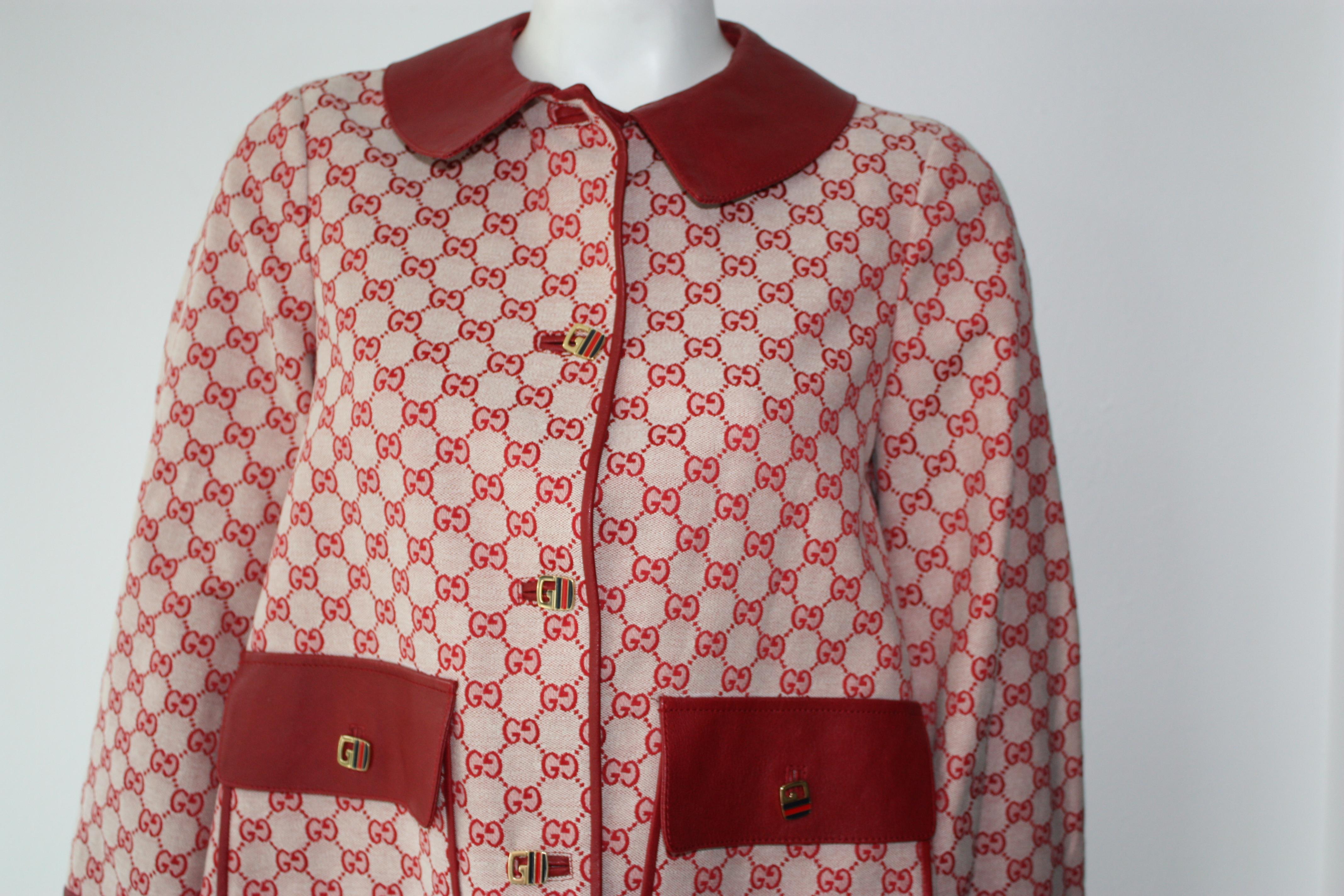 GUCCI 2018 RED LOGO Swing Jacket (Sold out) Size 40  In New Condition For Sale In Thousand Oaks, CA