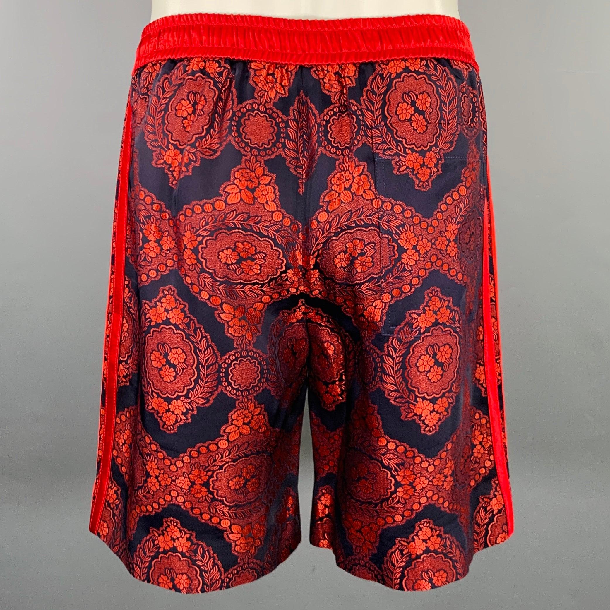 Men's GUCCI 2018 Size 28 Red Black Jacquard Viscose Blend Joggers Shorts For Sale