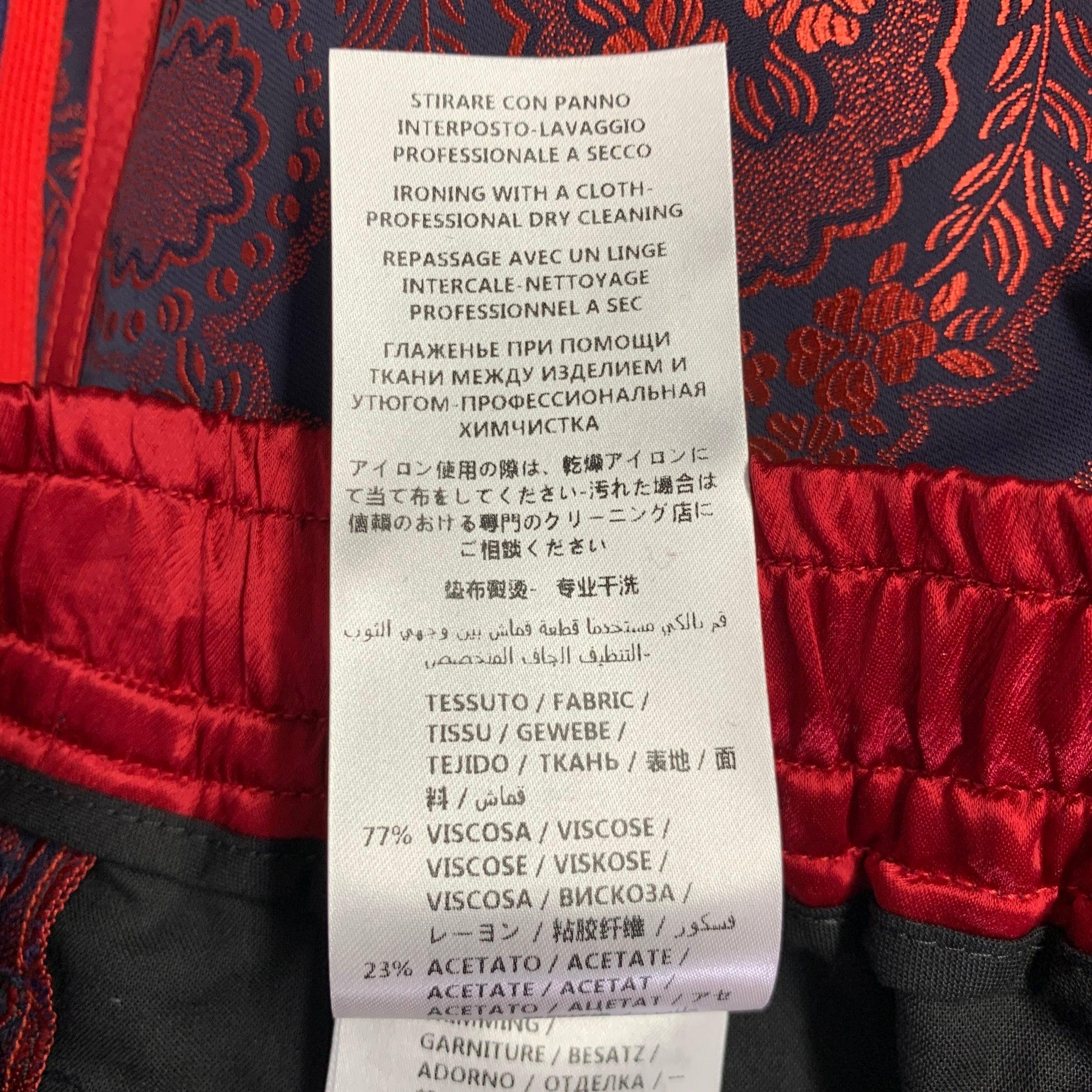 GUCCI 2018 Size 28 Red Black Jacquard Viscose Blend Joggers Shorts For Sale 3