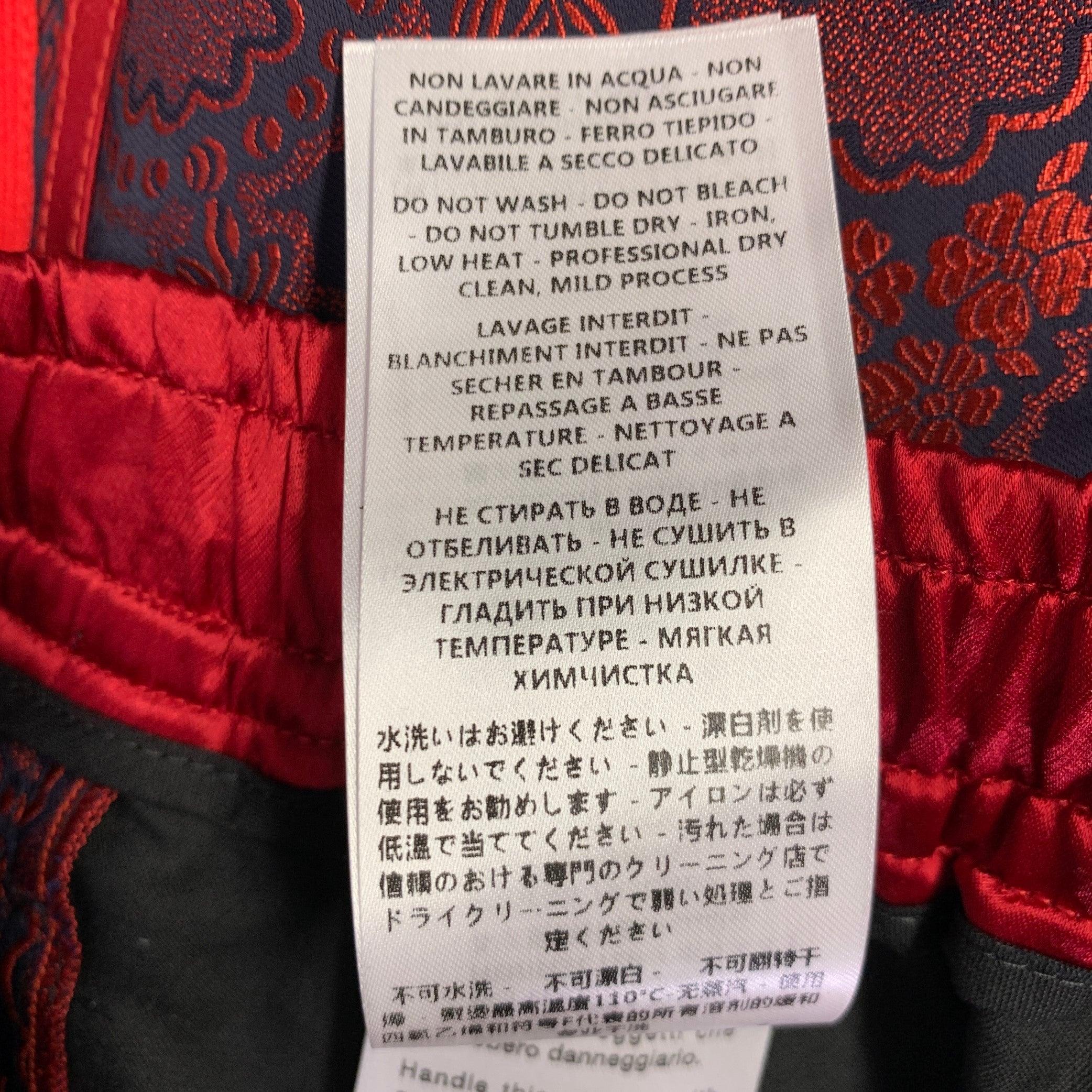 GUCCI 2018 Size 28 Red Black Jacquard Viscose Blend Joggers Shorts For Sale 5