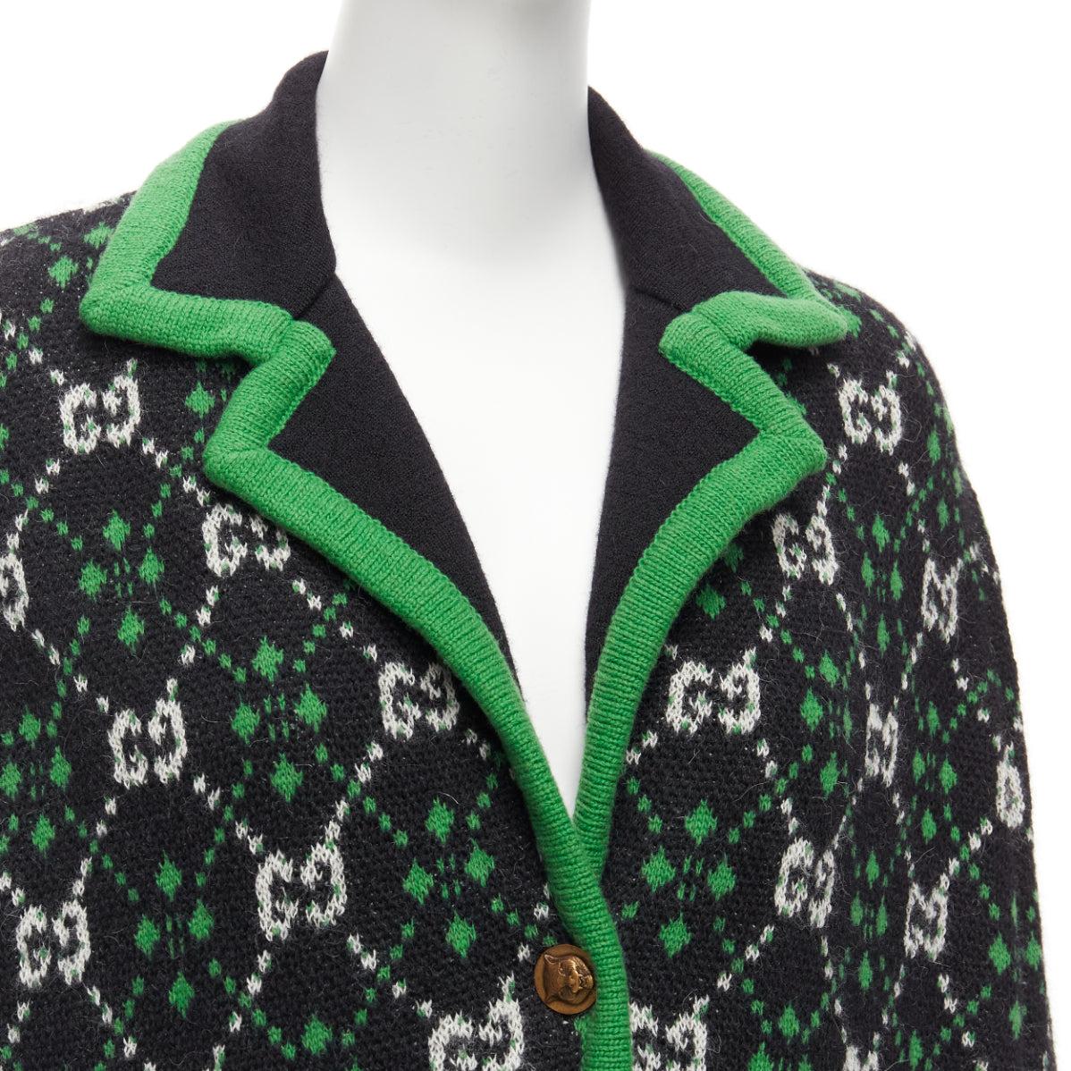 Gucci 2018 bianco nero GG monogram lana alpaca verde cappotto maglia S
Riferimento: DYTG/A00056
Marchio: Gucci
Designer: A. Michel
Collection'S: AW2018 - Passerella
Materiale: Alpaca, Lana
Colore: Verde, Nero
Modello: Monogramma
Chiusura: