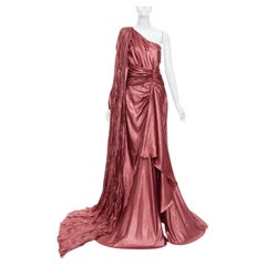 GUCCI 2019: abito da sera asimmetrico con mantella e strascico, in misto seta lamé color bronzo, monospalla, IT40 S