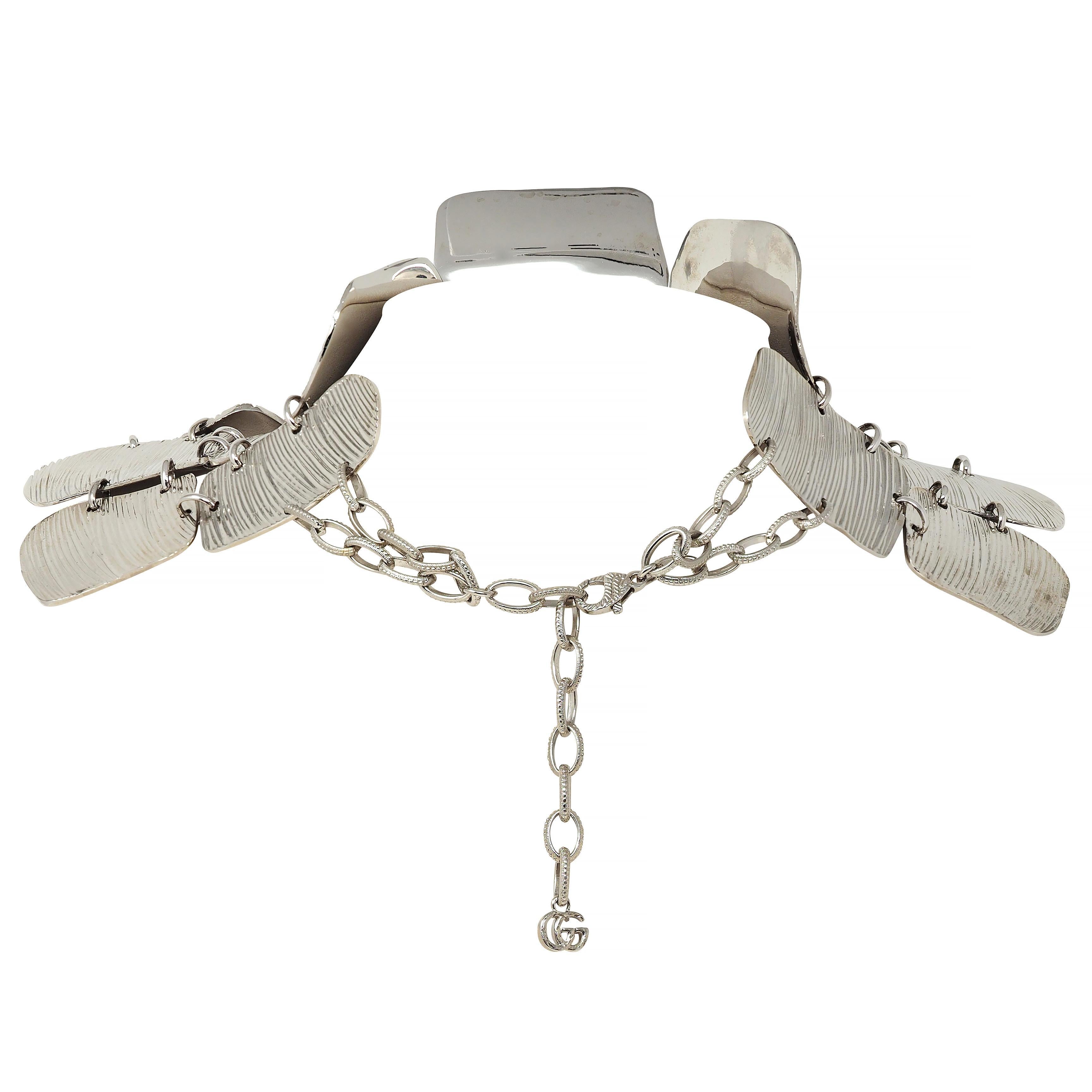 Gucci 2019 Runway Palladium Plated Textured Bib Collar Statement Necklace (collana con collare) in vendita 1
