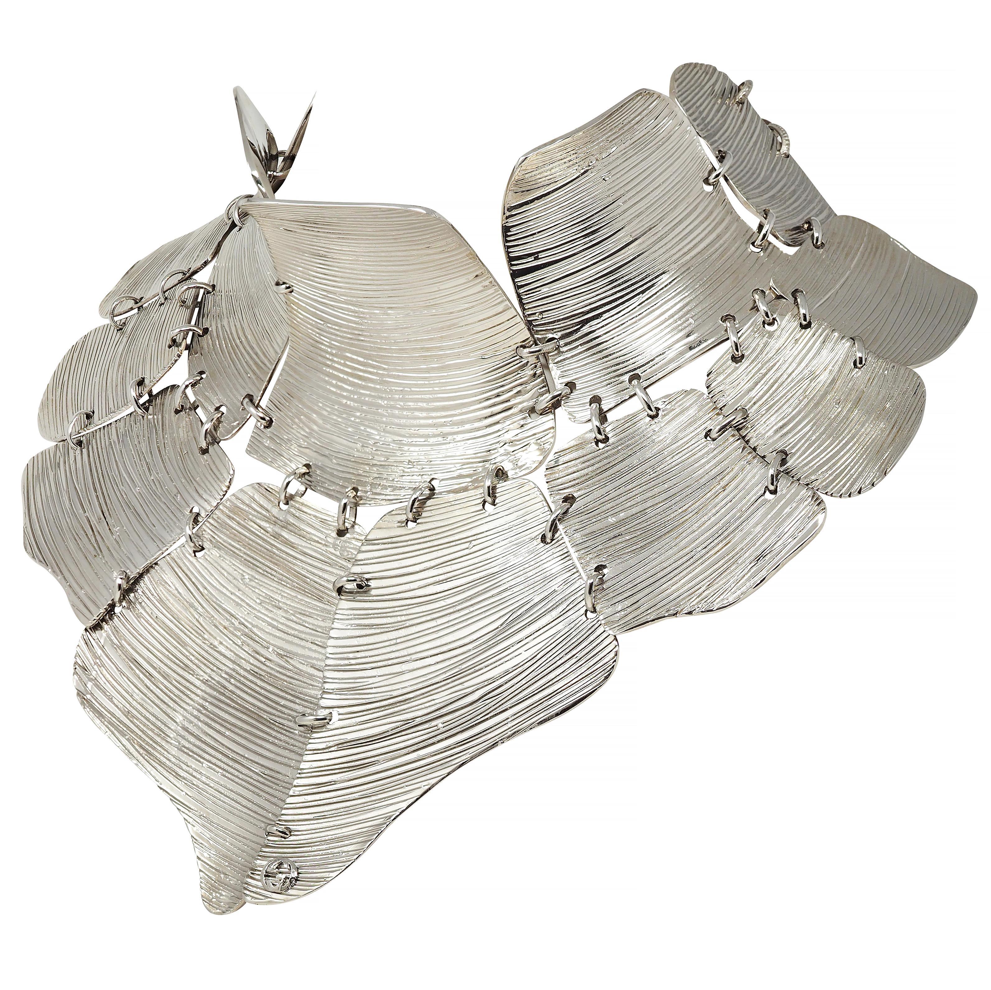 Gucci 2019 Runway Palladium Plated Textured Bib Collar Statement Necklace (collana con collare) in vendita 3