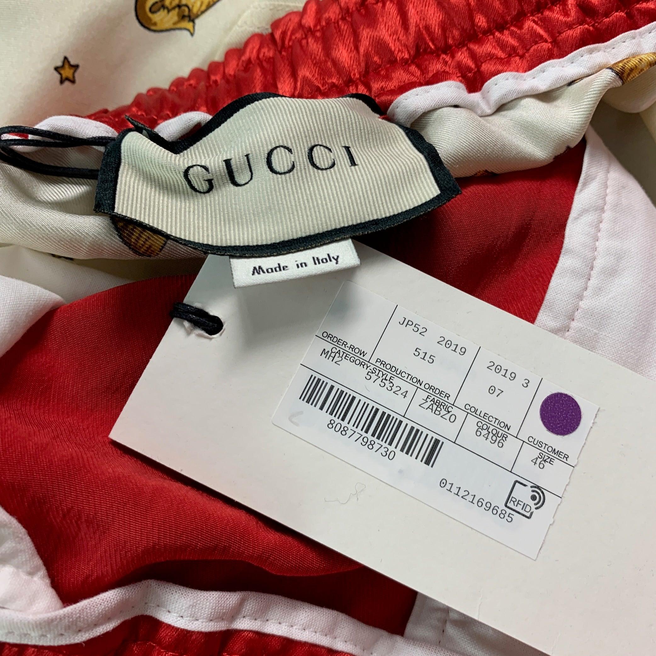GUCCI 2019 Size 30 Red Beige Graphic Acetate Shorts For Sale 2