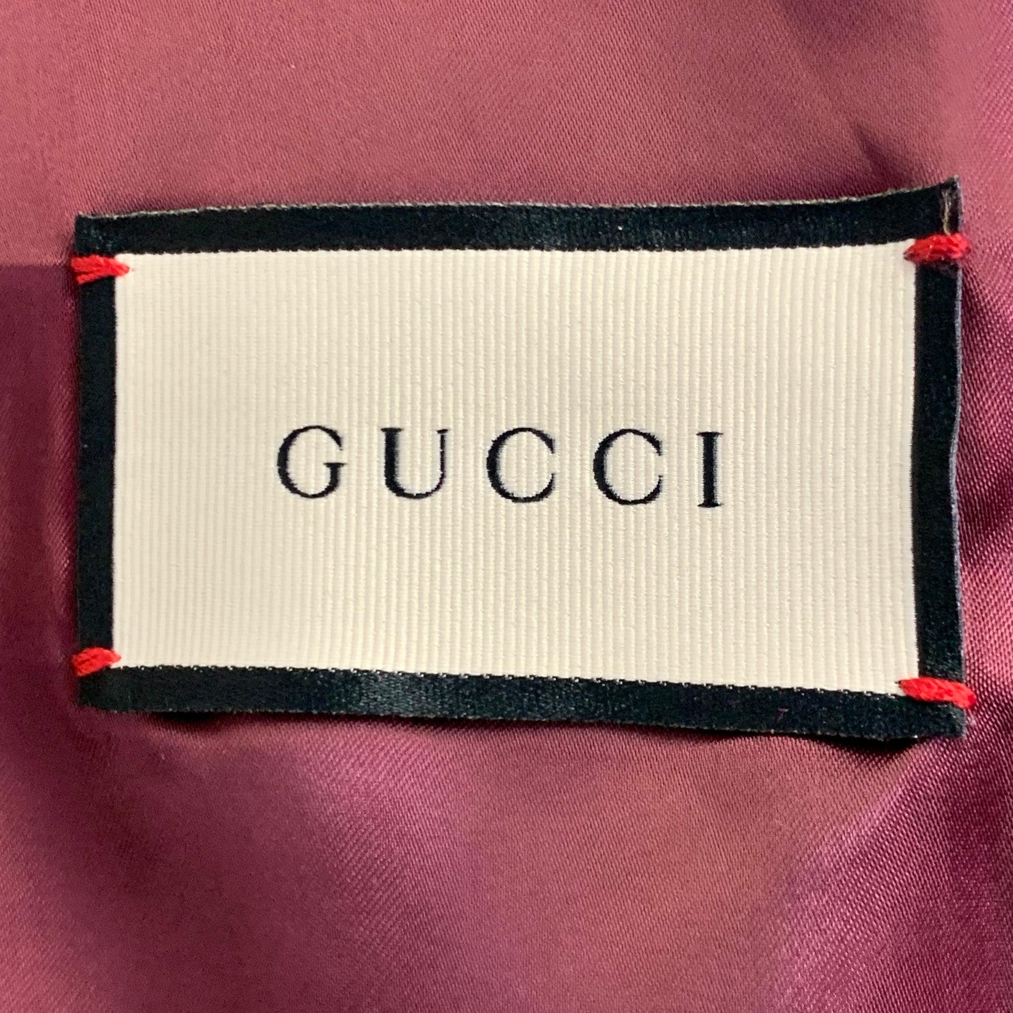 GUCCI 2019 Taille 40 Robe de chambre en soie noire, marron et or, avec chaînes, Manteau en vente 1