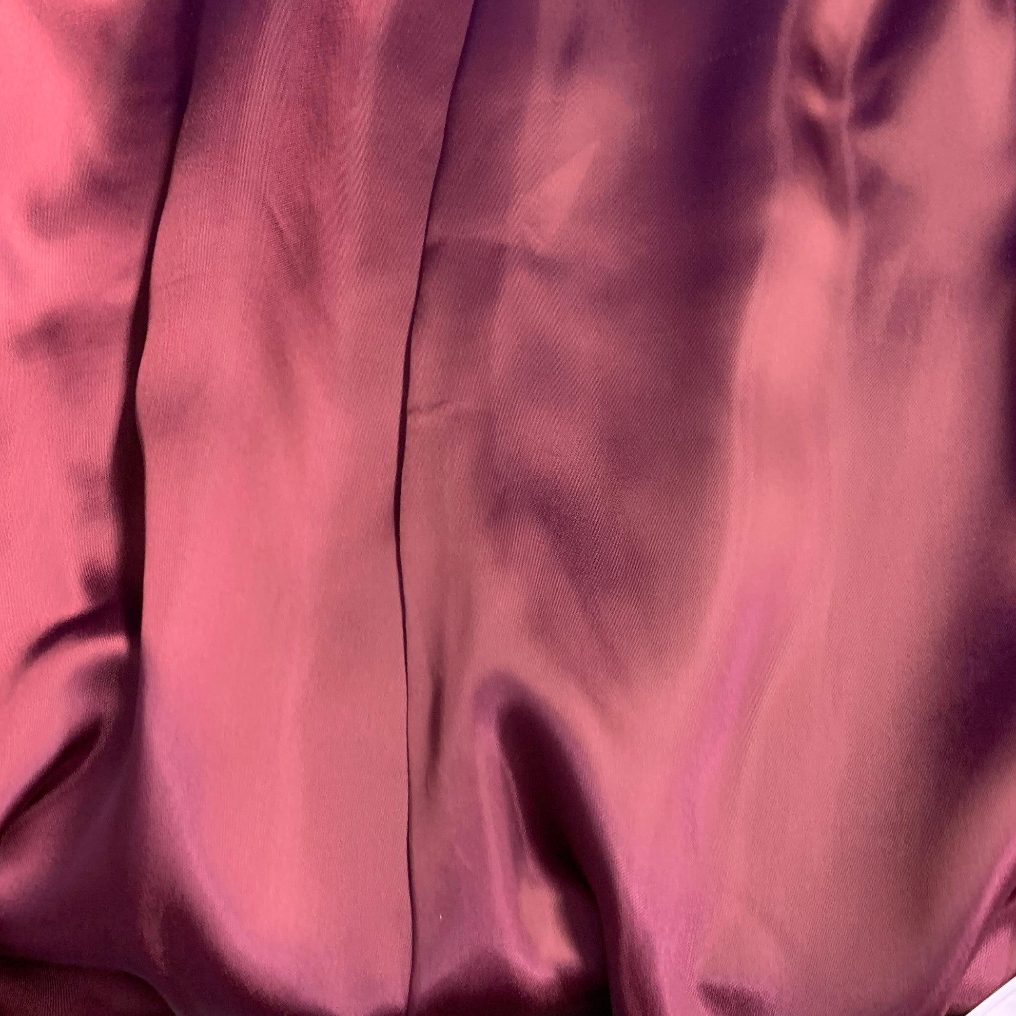 GUCCI 2019 Taille 40 Robe de chambre en soie noire, marron et or, avec chaînes, Manteau en vente 2