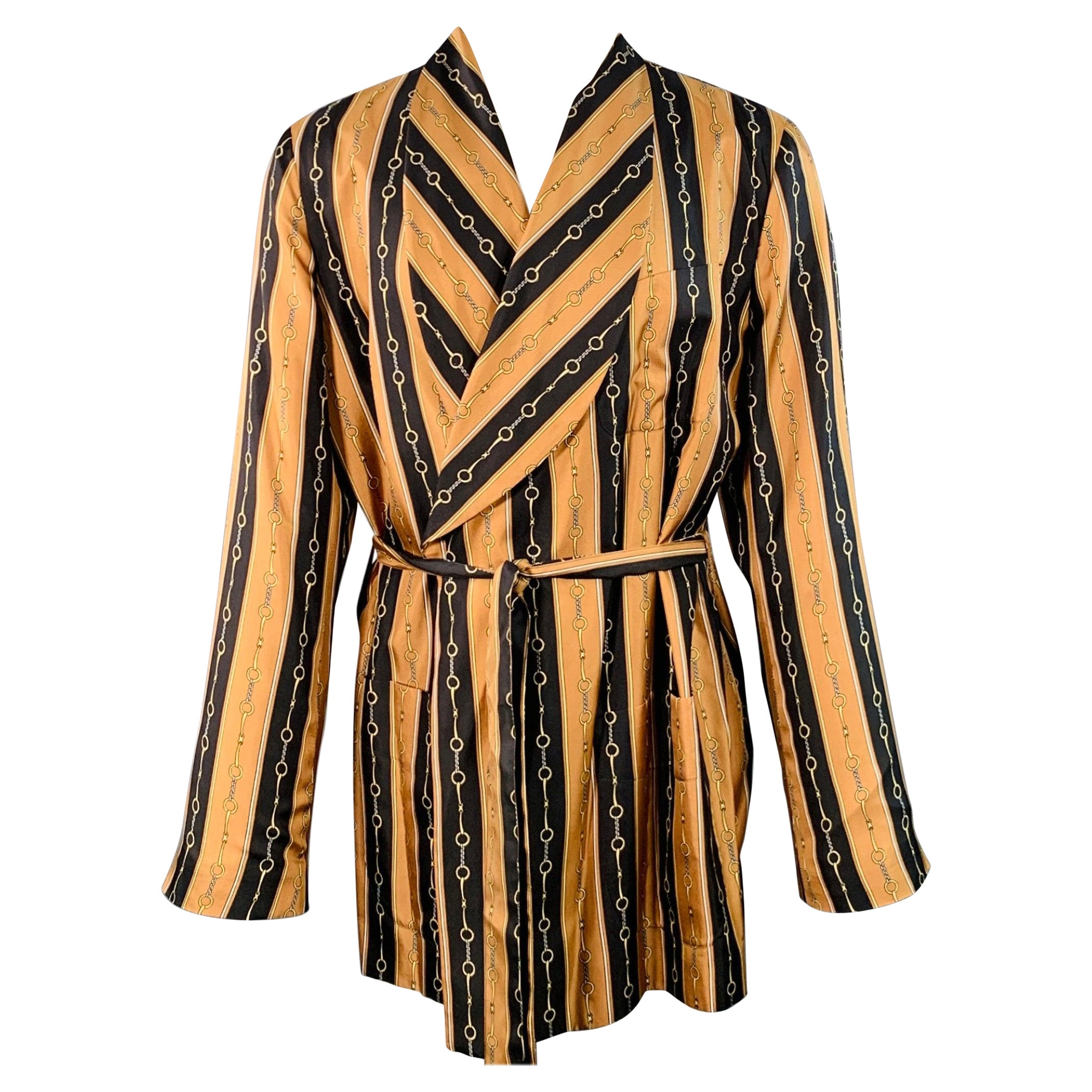 GUCCI 2019 Taille 40 Robe de chambre en soie noire, marron et or, avec chaînes, Manteau en vente