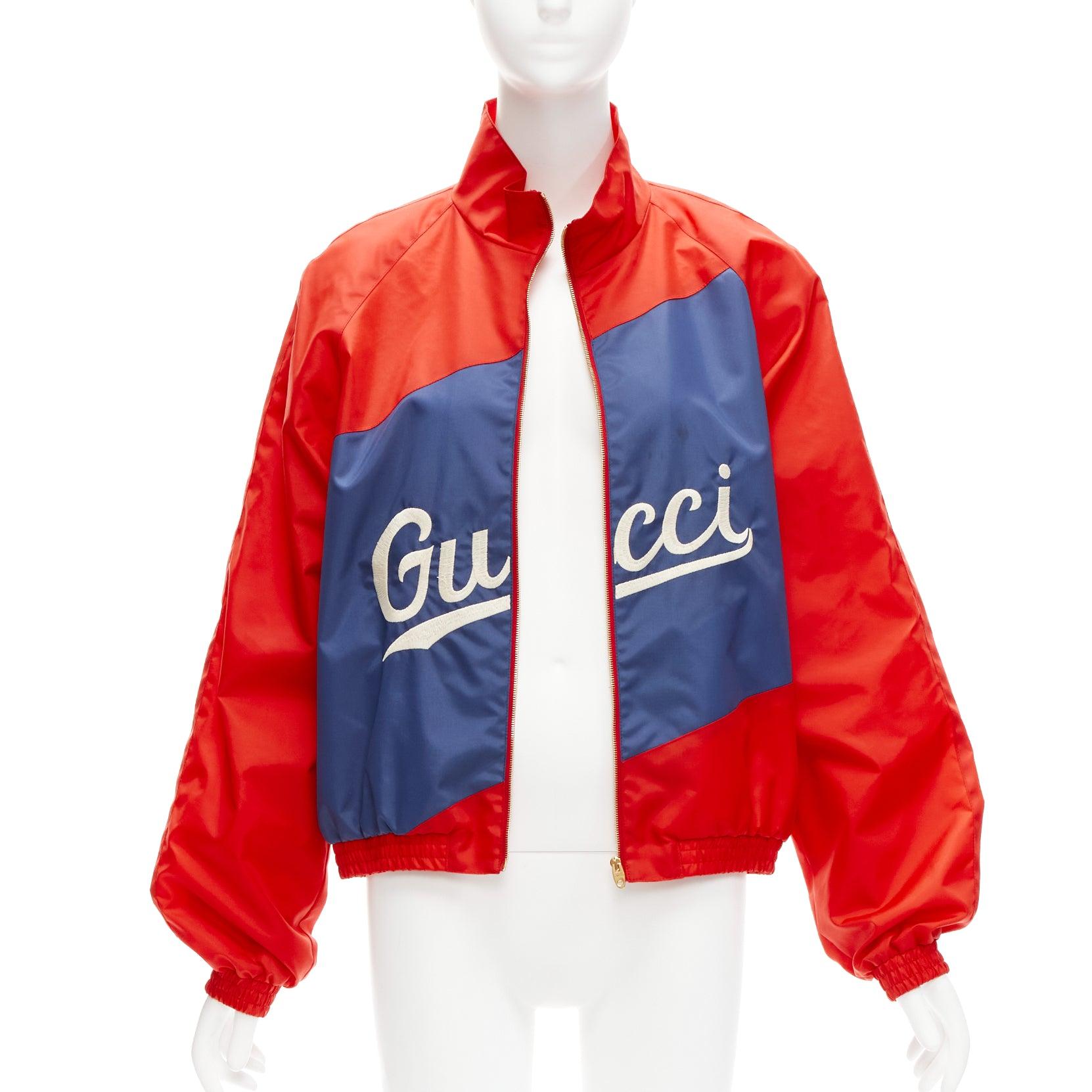 GUCCI 2020 Script logo red blue nylon track coach jacket IT44 L
Reference: TGAS/D00940
Brand: Gucci
Designer: Alessandro Michele
Collection: FW 2020
Material: Polyamide
Color: Red, Blue
Pattern: Solid
Closure: Zip
Lining: Red Fabric
Made in: