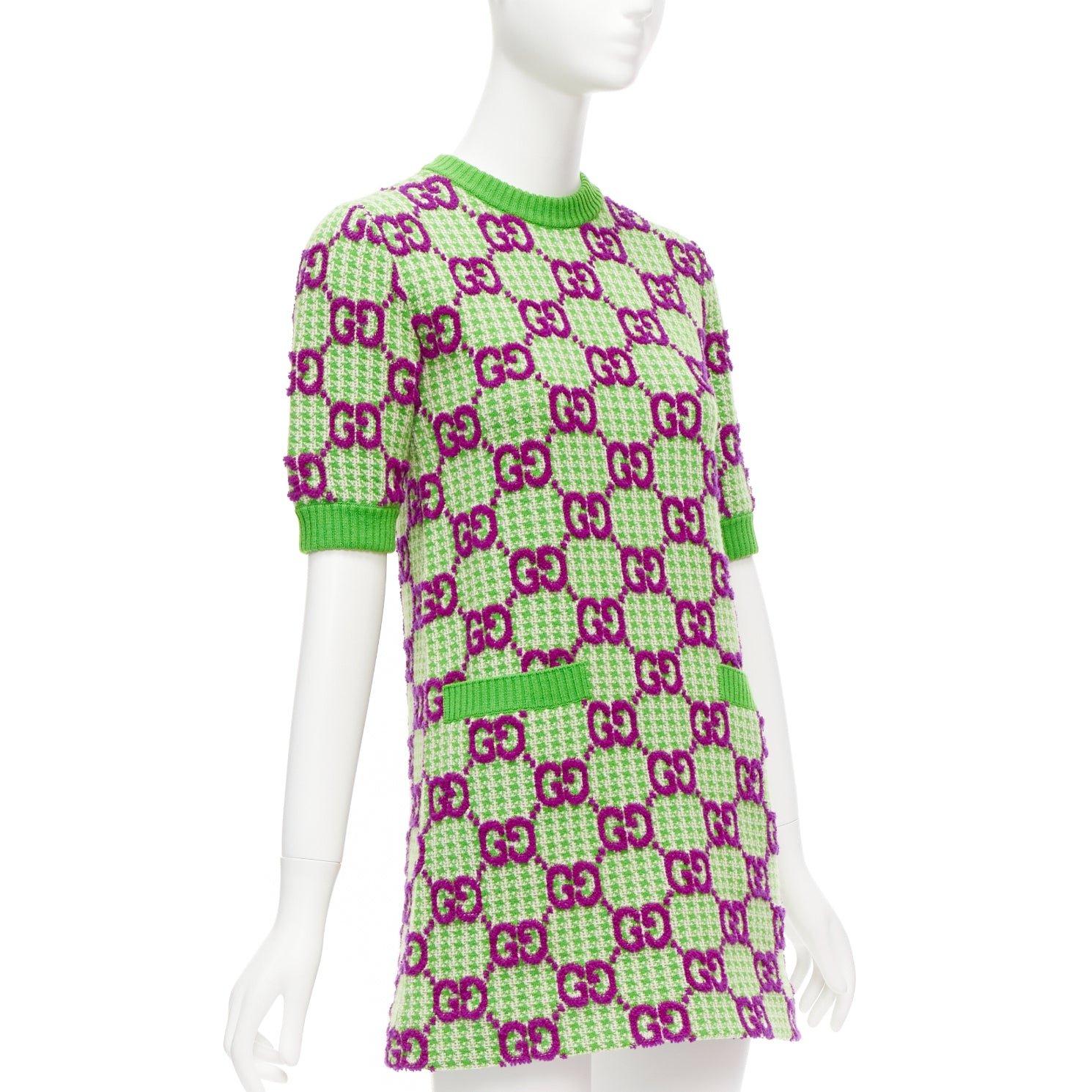 GUCCI 2022 purple green wool GG monogram jacquard crew sweater dress XXS
Reference: AAWC/A00694
Brand: Gucci
Designer: Alessandro Michele
Collection: 2022 SS
Material: Wool
Color: Green, Purple
Pattern: Monogram
Closure: Slip On
Extra Details: