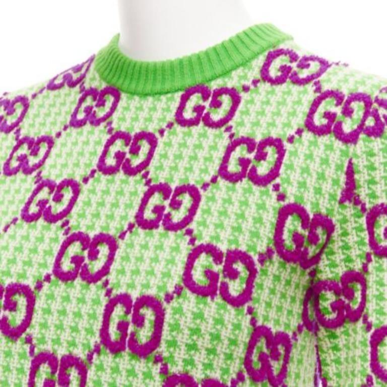 Gucci 2022 purple green  maglione in lana GG Monogram jacquard XXS
Riferimento: AAWC/A00694
Marchio: Gucci
Designer: A. Michel
Collection'S: 2022 SS
Materiale: Lana
Colore: Verde, Viola
Modello: Monogramma
Chiusura: Slip On
Dettagli extra: L'abito