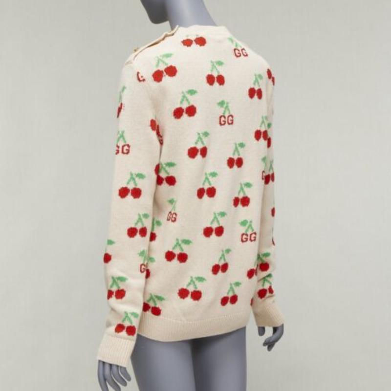 GUCCI 2023 beige rot GG Logo Cherries crew Pullover mit langen Ärmeln XS im Angebot 1