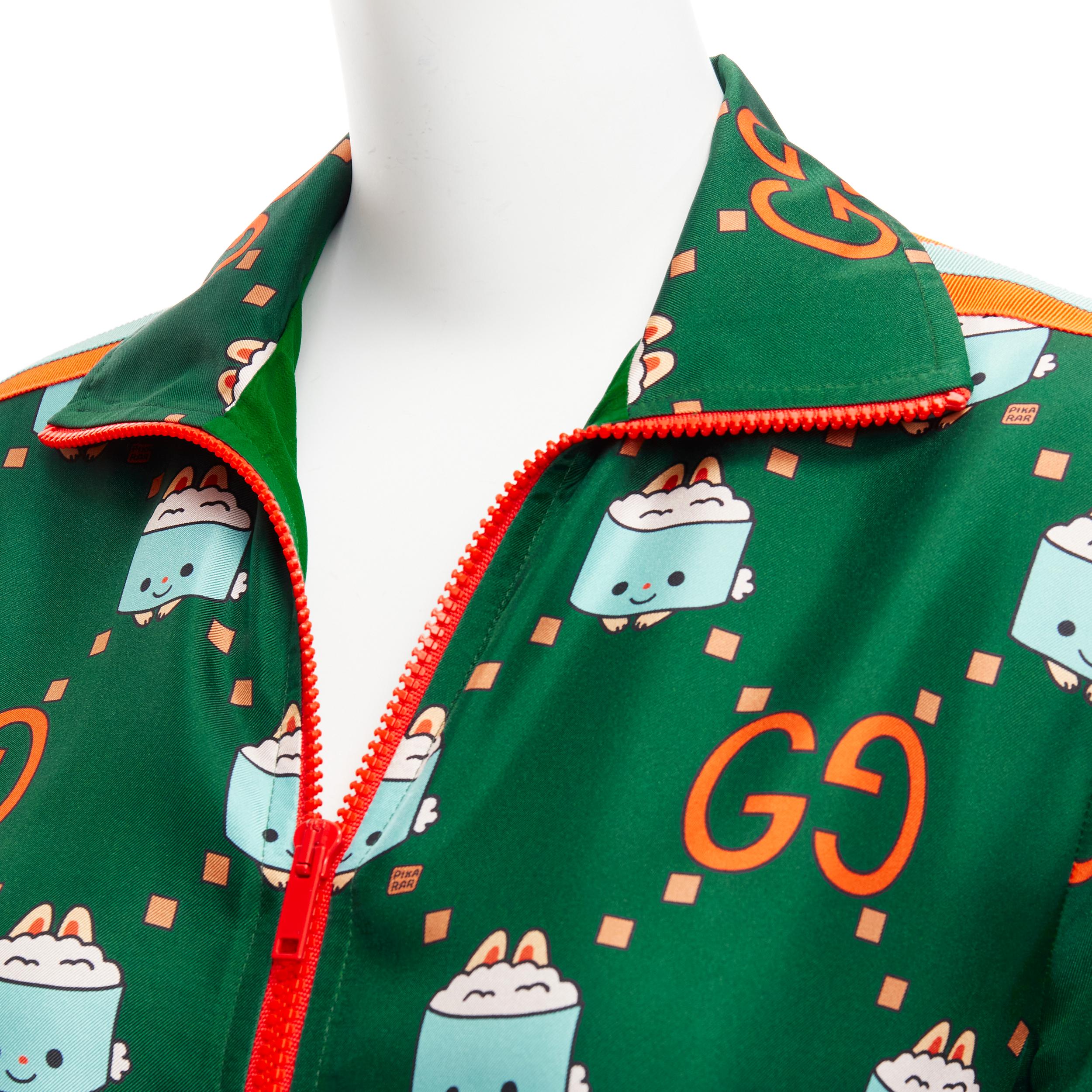 GUCCI 2023 Pikarar GG logo monogram green orange silk track jacket XXS
Reference: AAWC/A00706
Brand: Gucci
Designer: Alessandro Michele
Collection: Pikarar
Material: Silk
Color: Green, Orange
Pattern: Monogram
Closure: Zip
Lining: Green Silk
Extra