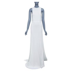GUCCI 2024 Brautkleid: tief ausgeschnitten, seitlicher Schlitz, bodenlang, minimalistisches Design, IT36