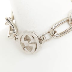 Collar tipo gargantilla de GUCCI 2024, estilo punk, con eslabones extragrandes XL GG en tono plateado, de la colección de pasarela