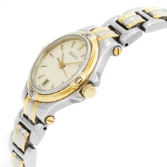 Gucci Reloj de cuarzo para señora de acero bicolor con esfera de bastones en crema 9040L