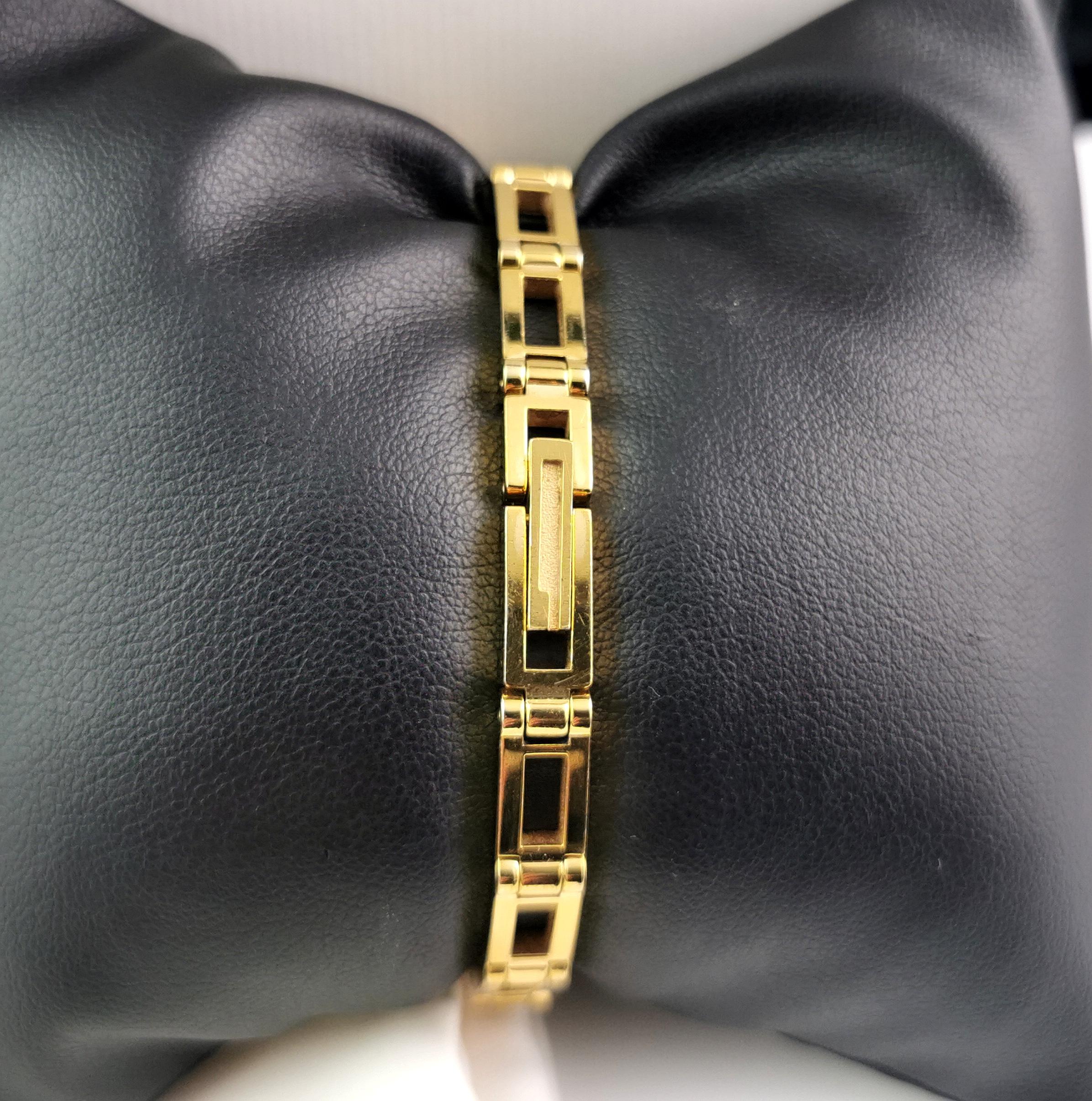 Gucci Damenarmbanduhr 3900l, vergoldet, im Karton  (Moderne)