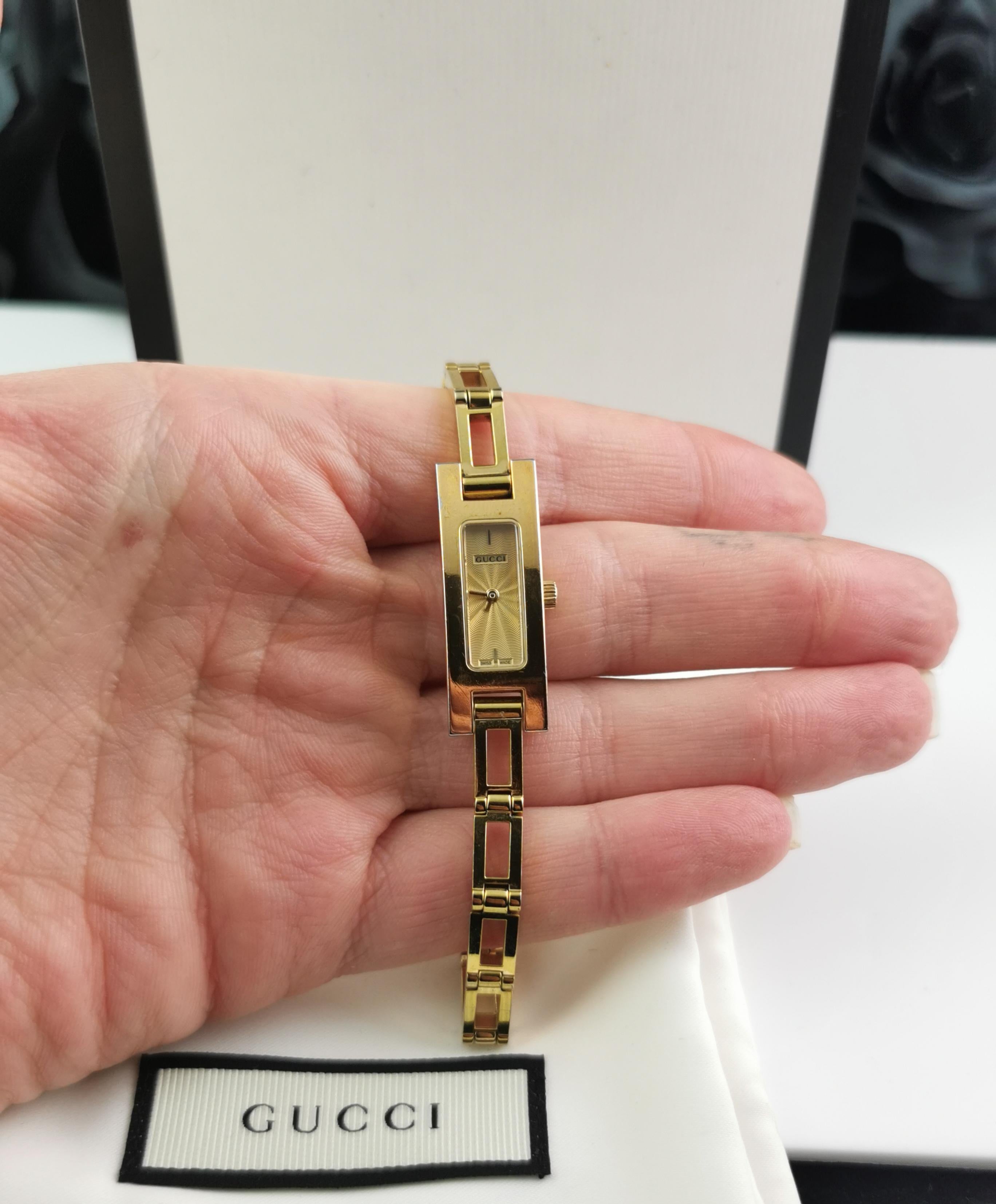 Gucci Damenarmbanduhr 3900l, vergoldet, im Karton  im Zustand „Relativ gut“ in NEWARK, GB