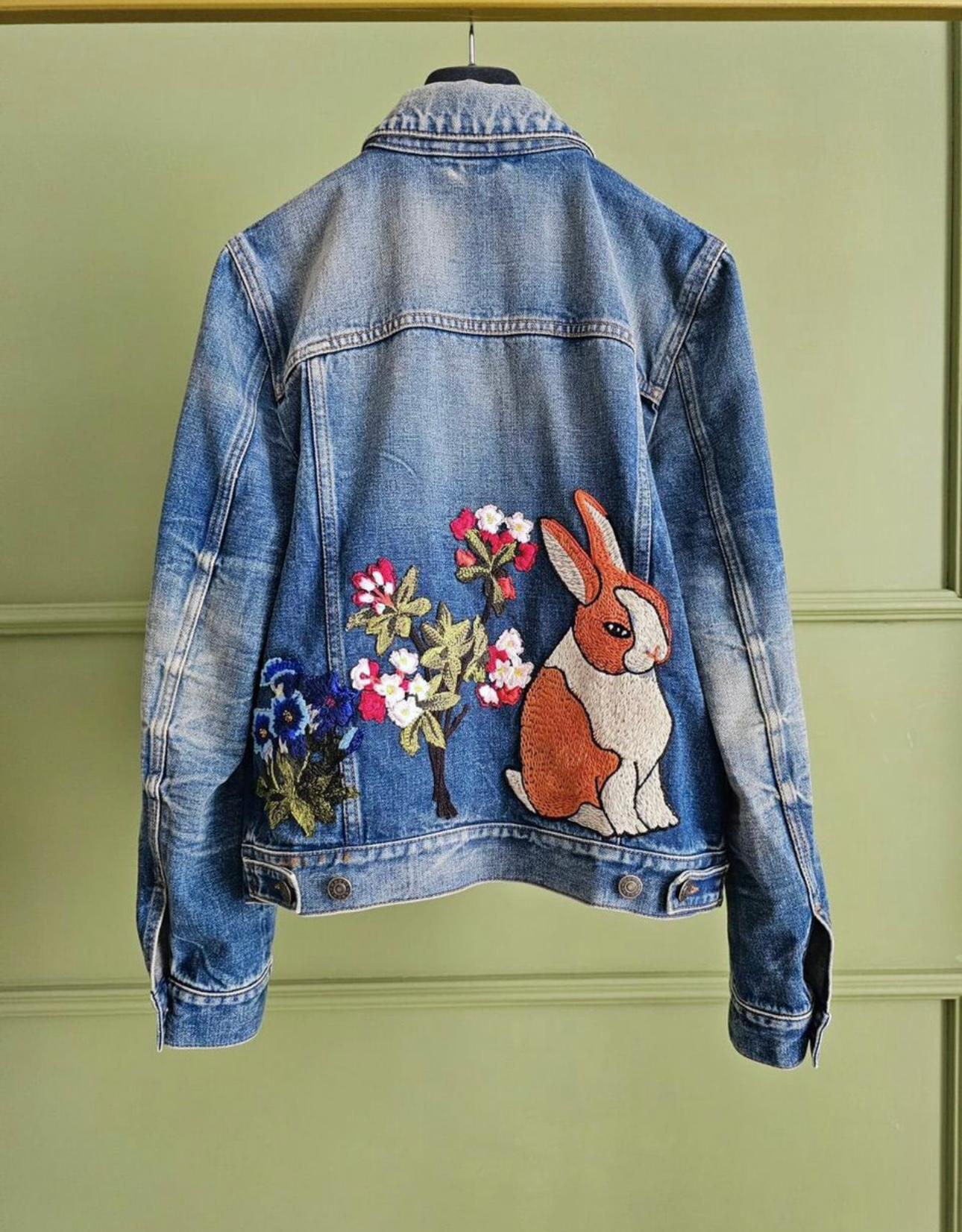 Gucci 3K$ Hollywood Slogan et veste à broderie de lapin en vente 2