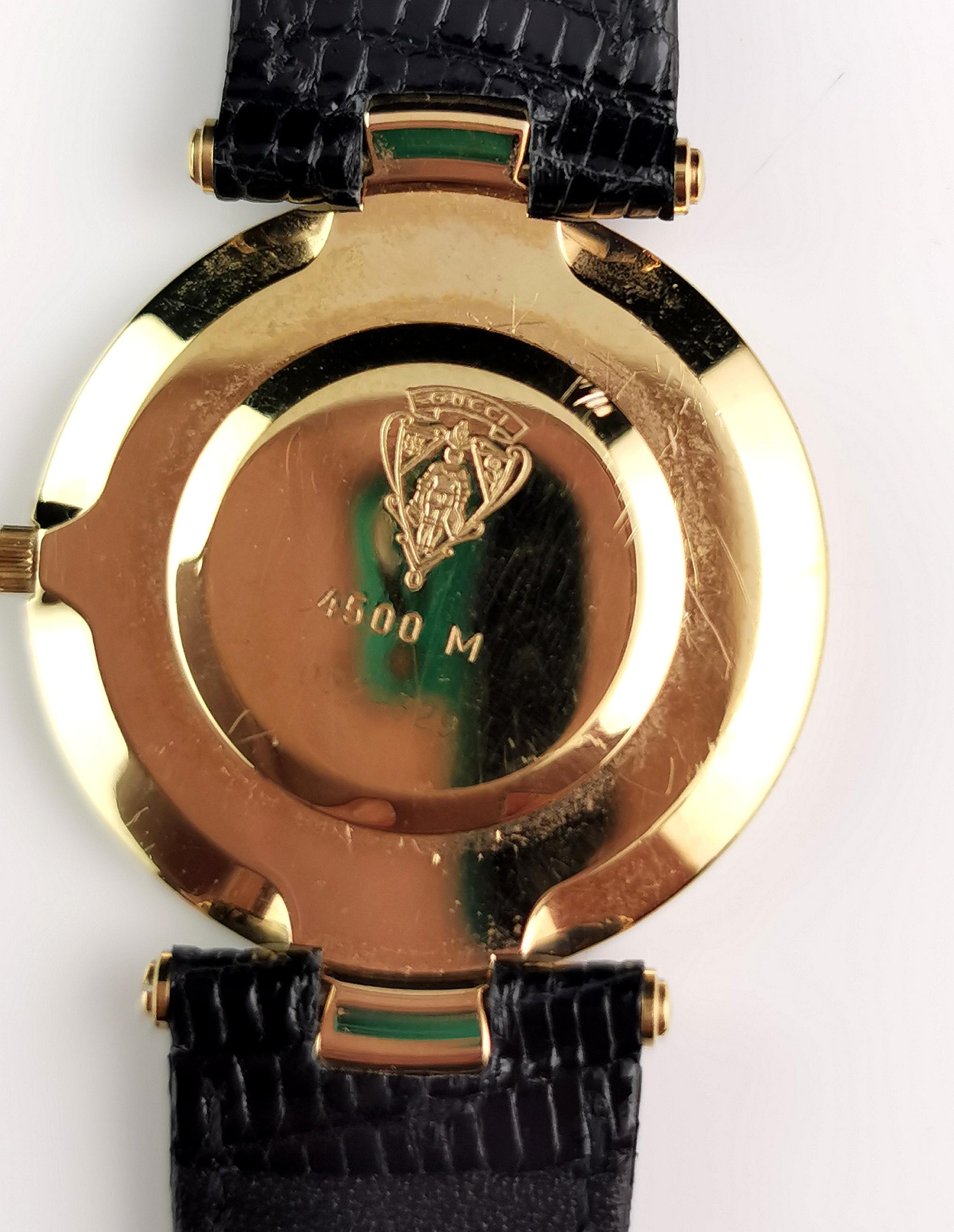 Montre-bracelet Gucci 4500m, plaqué or, acier inoxydable, bracelet en cuir  Unisexe en vente