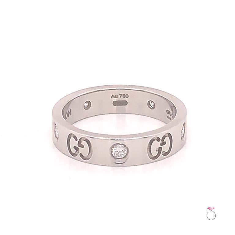 Authentic Gucci 5 diamond Icon ring in 18K white gold. This beautiful Gucci Icon ring features 5 Gucci logos seperated by 5 round brilliant diamonds. The diamonds are approximately 0.06 carat each, D to F in color and VVS1 to VS1 in Clariy. The