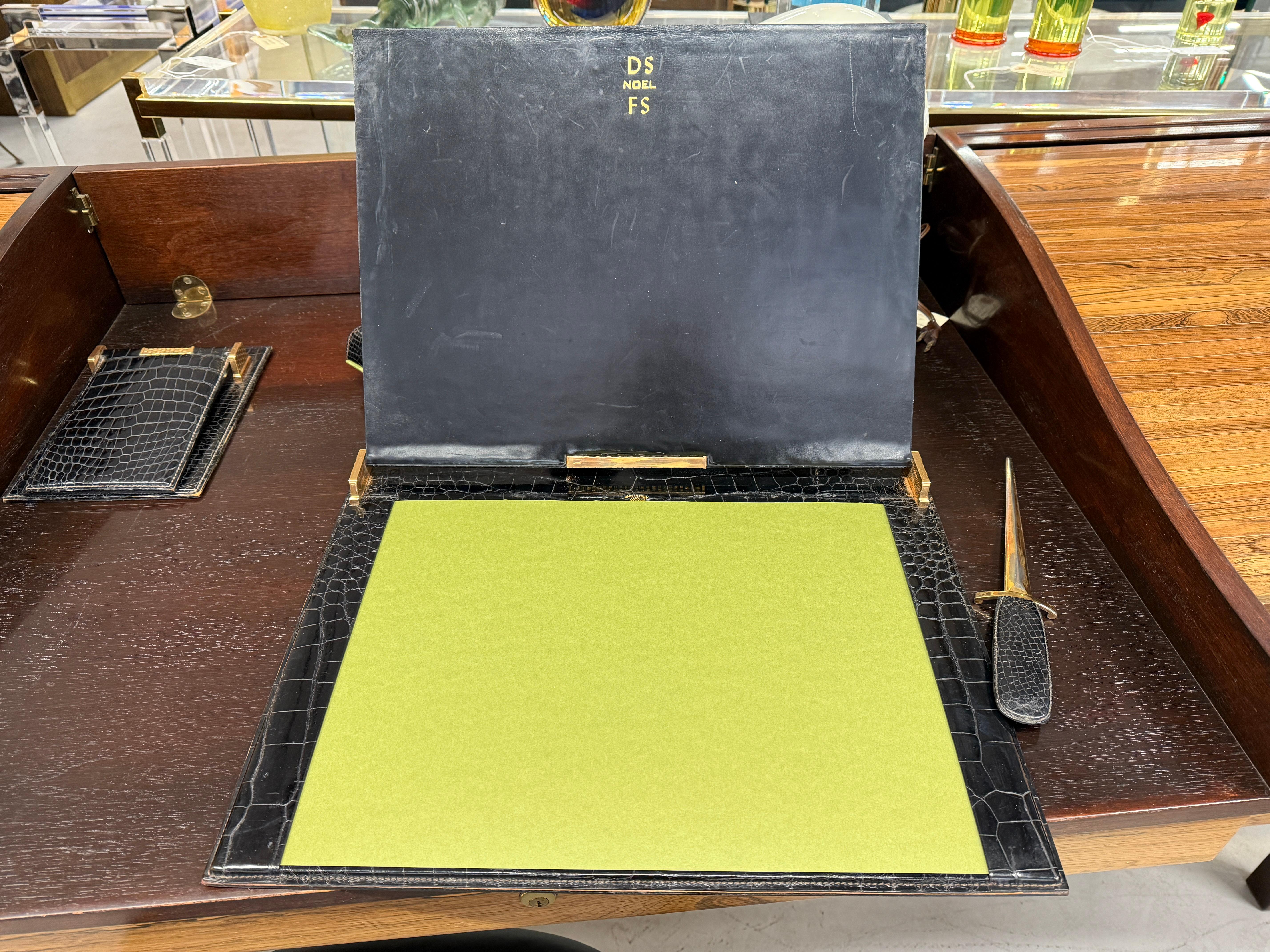 Gucci 5 Piece Desk Set in Krokodil/Alligator, geschenkt von Frank Sinatra im Angebot 2