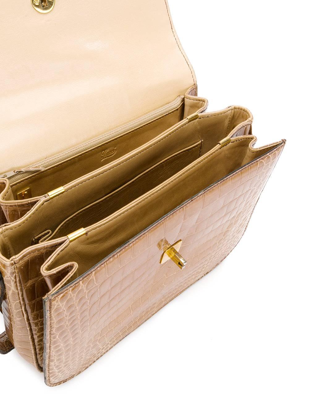 Gorgeous color, rare and collectable Gucci vintage crocodile bag. Very elegant. Beige calf box lining. 
Size: 25 x 19 x 6 cm. 
Marked: Gucci
Excellent vintage condition (outside and inside). 
Delivered with Cites Document and certificate. 