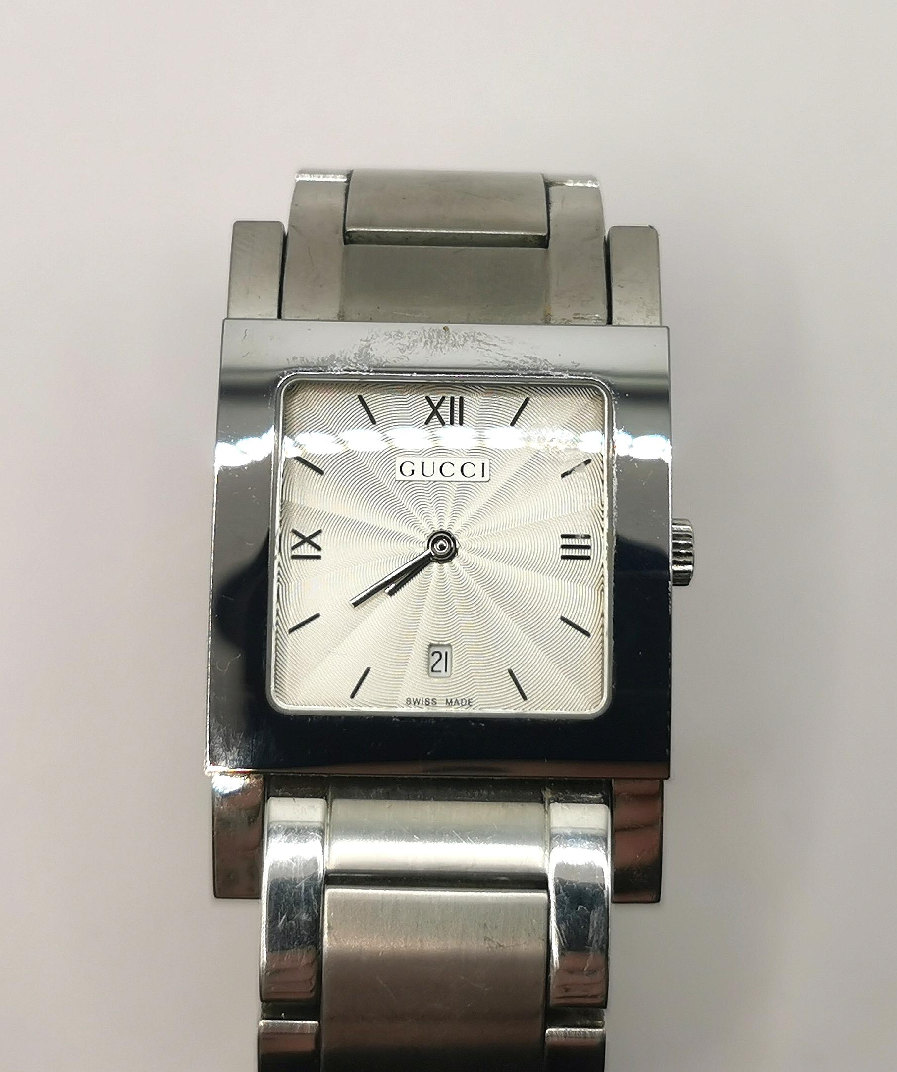 Gucci 7900M.1 stainless steel wristwatch  In Good Condition In NEWARK, GB
