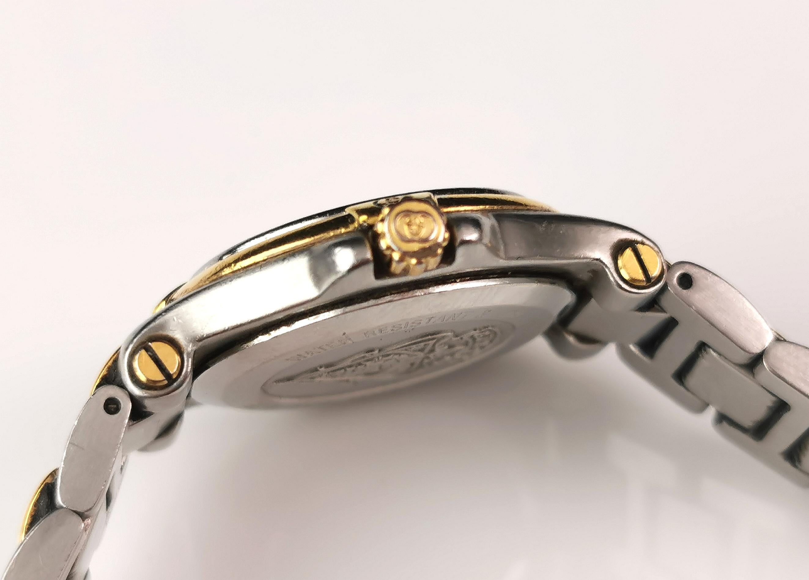 Gucci 9040l Ladies wristwatch, Stainless steel and gold plated  In Good Condition For Sale In NEWARK, GB