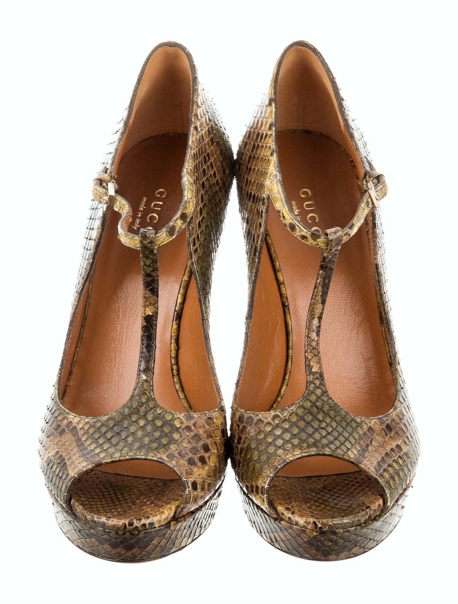 New Gucci 90th Anniversary Ad Runway Python Snakeskin Pump Heels Sz 37  In New Condition For Sale In Leesburg, VA