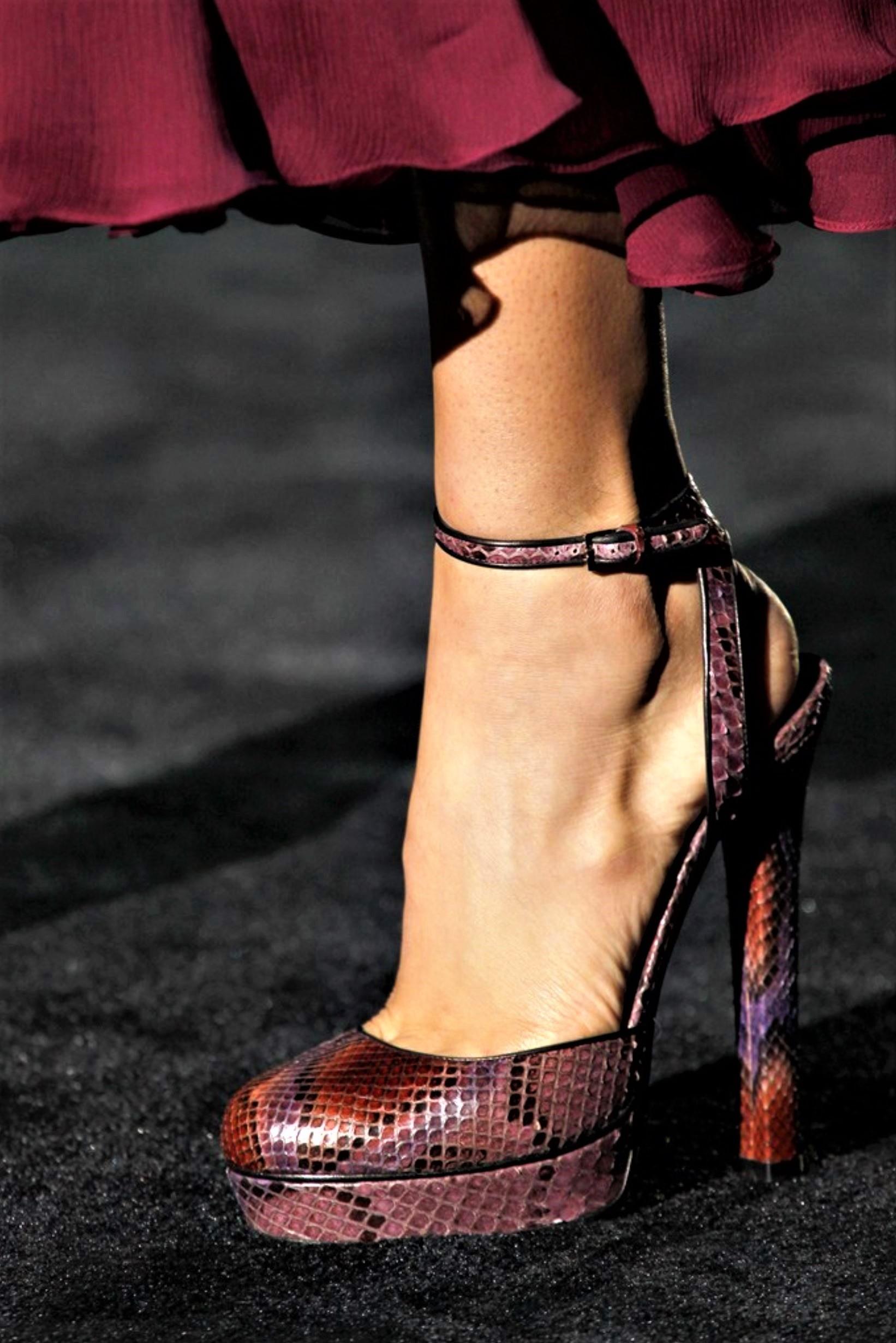 Gucci 90th Anniversary Ad Runway Python Skakeskin Pump Heels Sz 36.5   $2425 in vendita 6