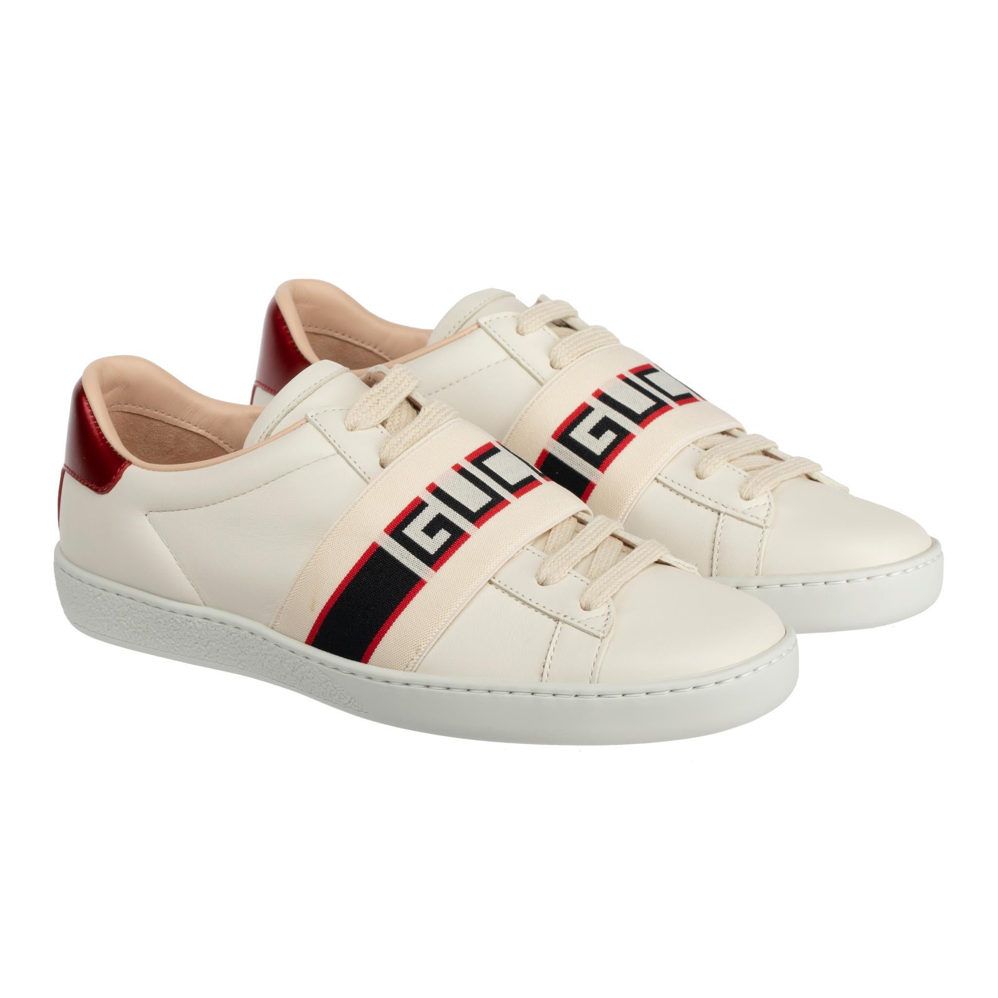 Beige Gucci Ace Sneaker Off-White & Metallic Red 35.5 IT en vente