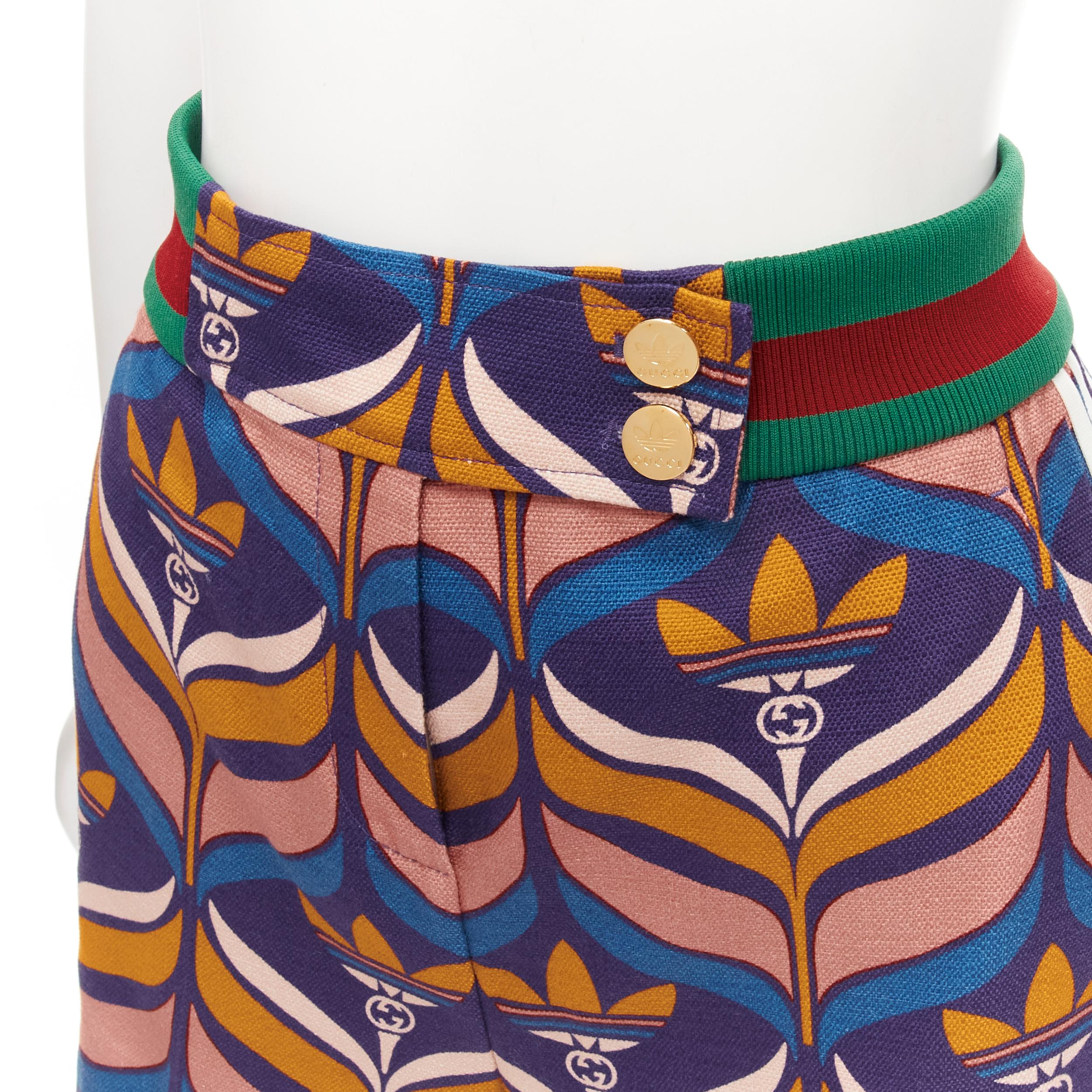 GUCCI ADIDAS 2022 Trefoil logo print web waist 3-striped shorts IT38 XS
Brand: Gucci
Collection: X Adidas 2022 
Material: Cotton
Color: Multicolour
Pattern: Floral
Closure: Zip Fly
Extra Detail: Gold-tone buttons. Signature web waistband. 2-pocket