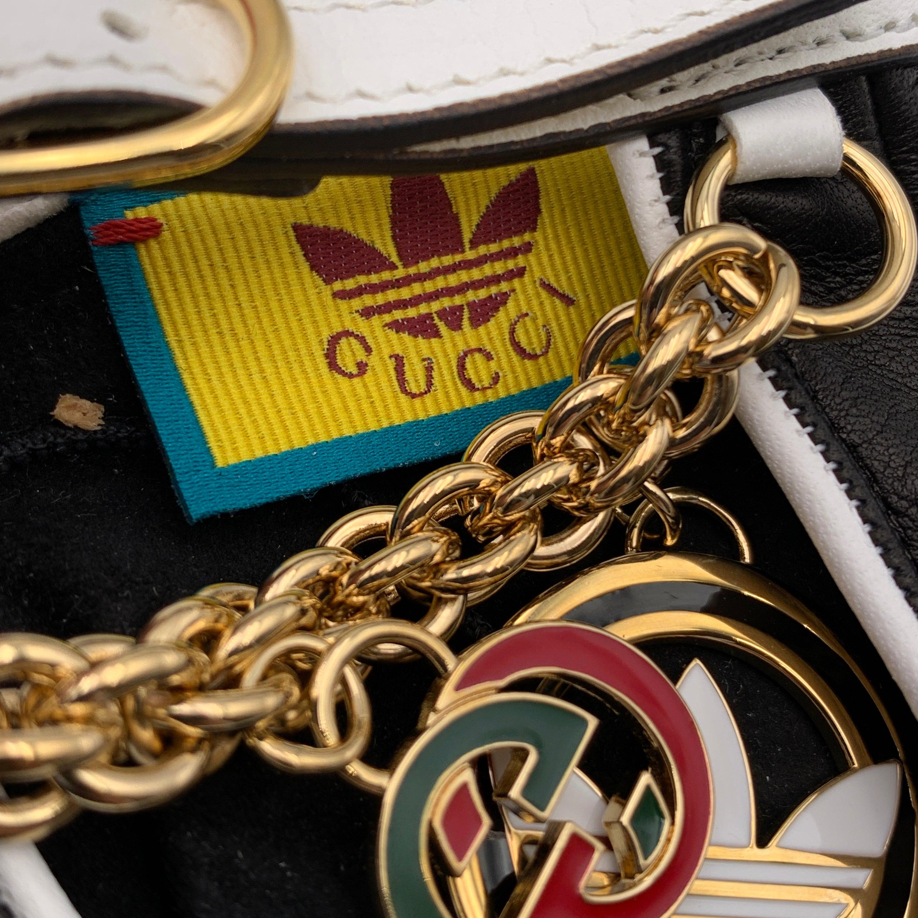 Gucci Adidas Schwarz Leder Driver Fingerlose Handschuhe Charms Größe 7,5 Damen im Angebot