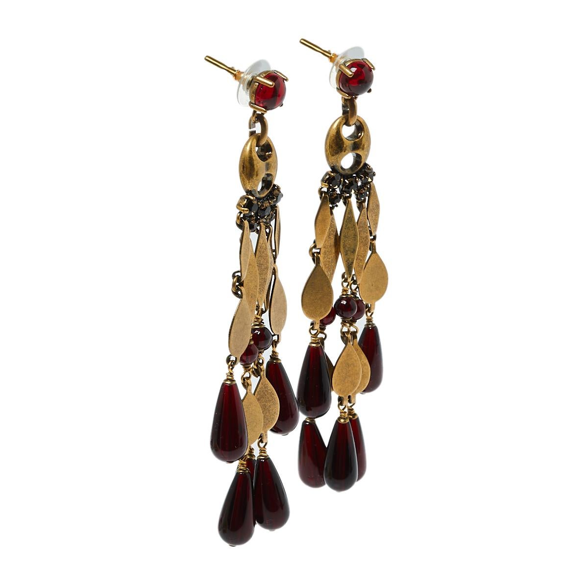 These Gucci earrings feature crystals, beads, and aged gold-tone metal to project a mesmerizing end result. Designed in a chandelier style, they are elegant and comfortable. The perfect gift for a jewelry lover or the perfect addition to your